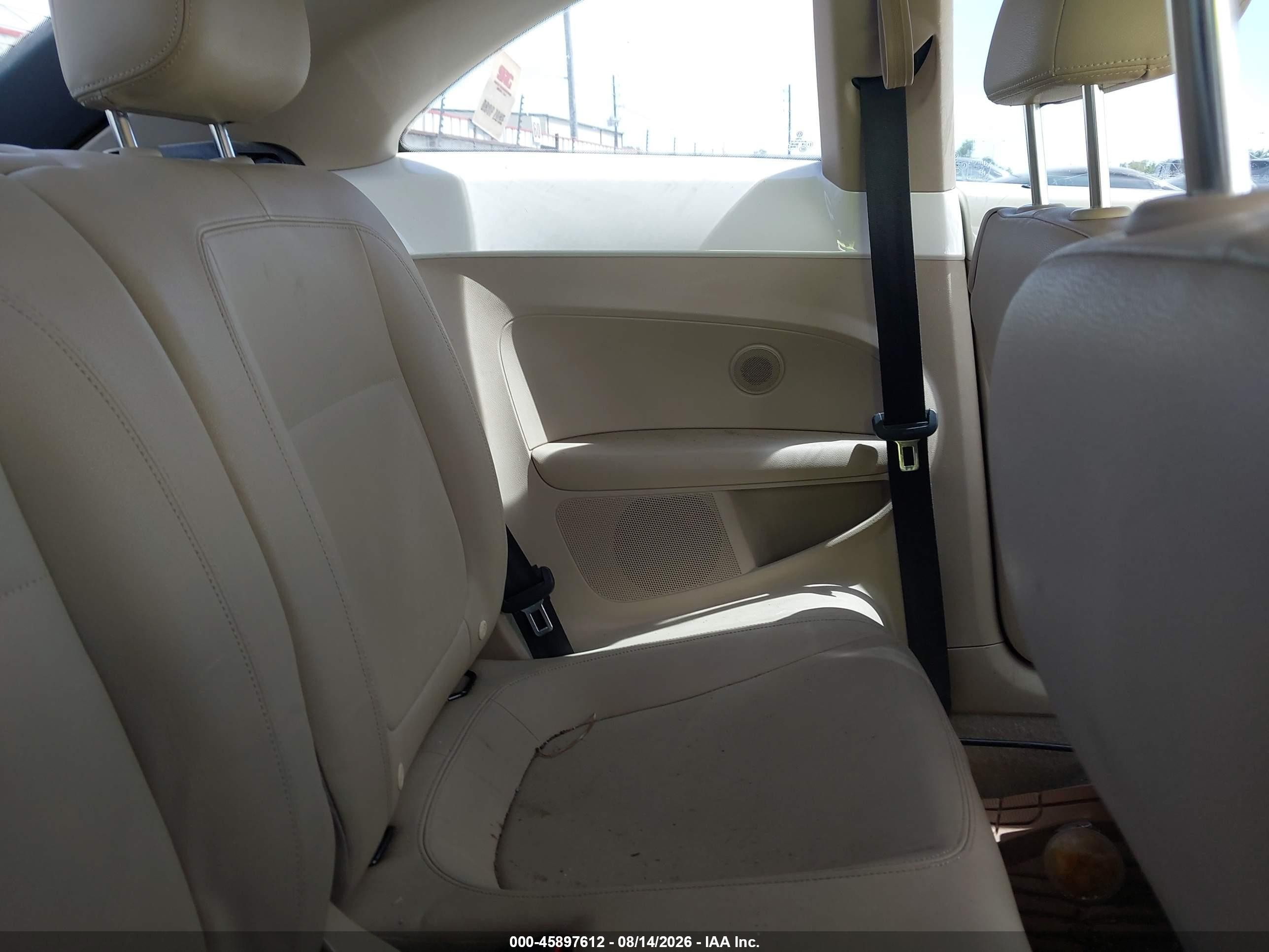 2013 Volkswagen Beetle 2.5l White vin: 3VWJX7AT0DM678121