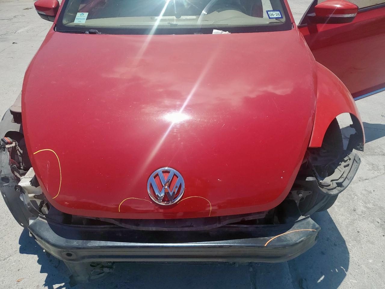 2013 Volkswagen Beetle Red vin: 3VWJX7AT1DM647119