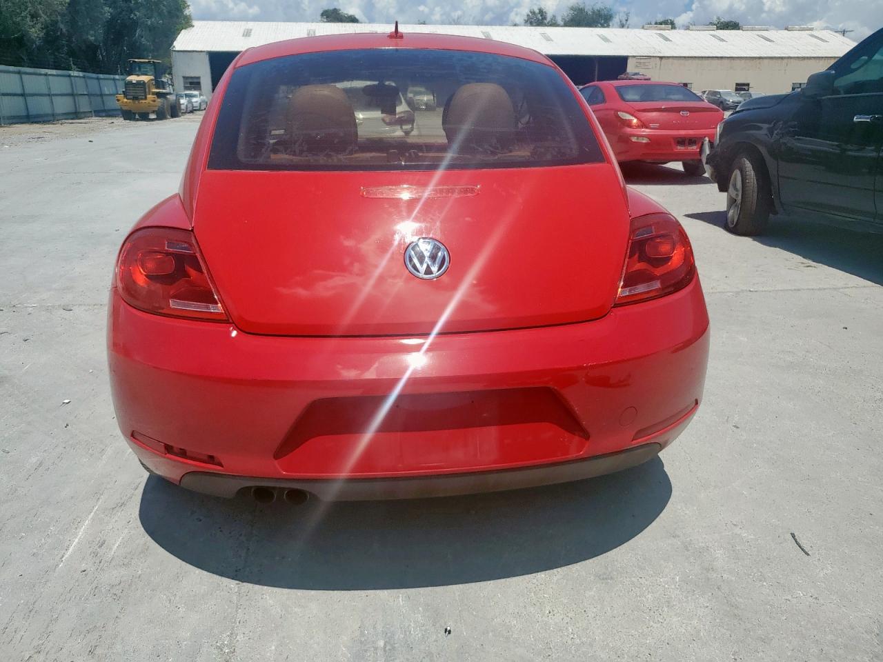 2013 Volkswagen Beetle Red vin: 3VWJX7AT1DM647119