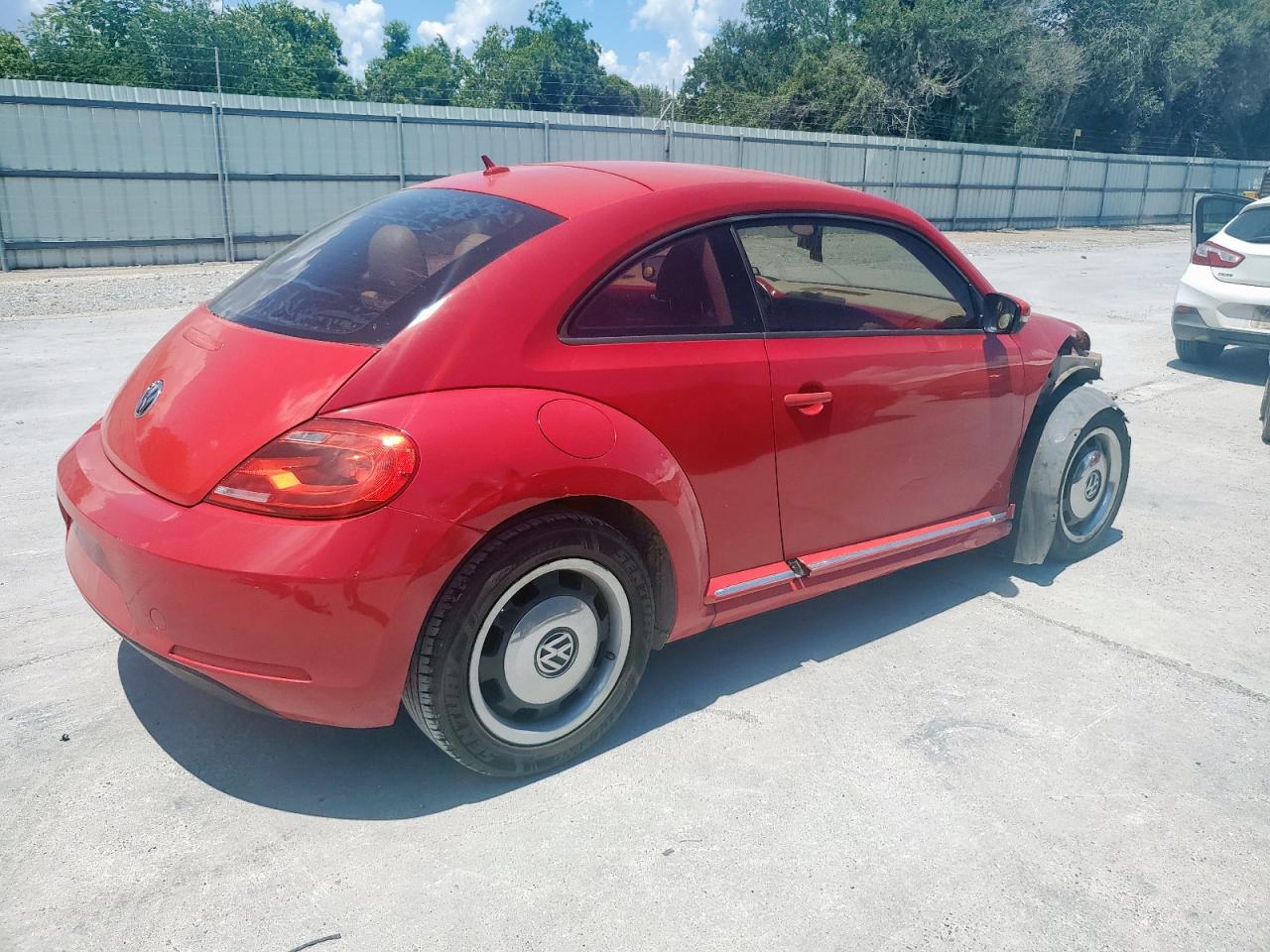2013 Volkswagen Beetle Red vin: 3VWJX7AT1DM647119