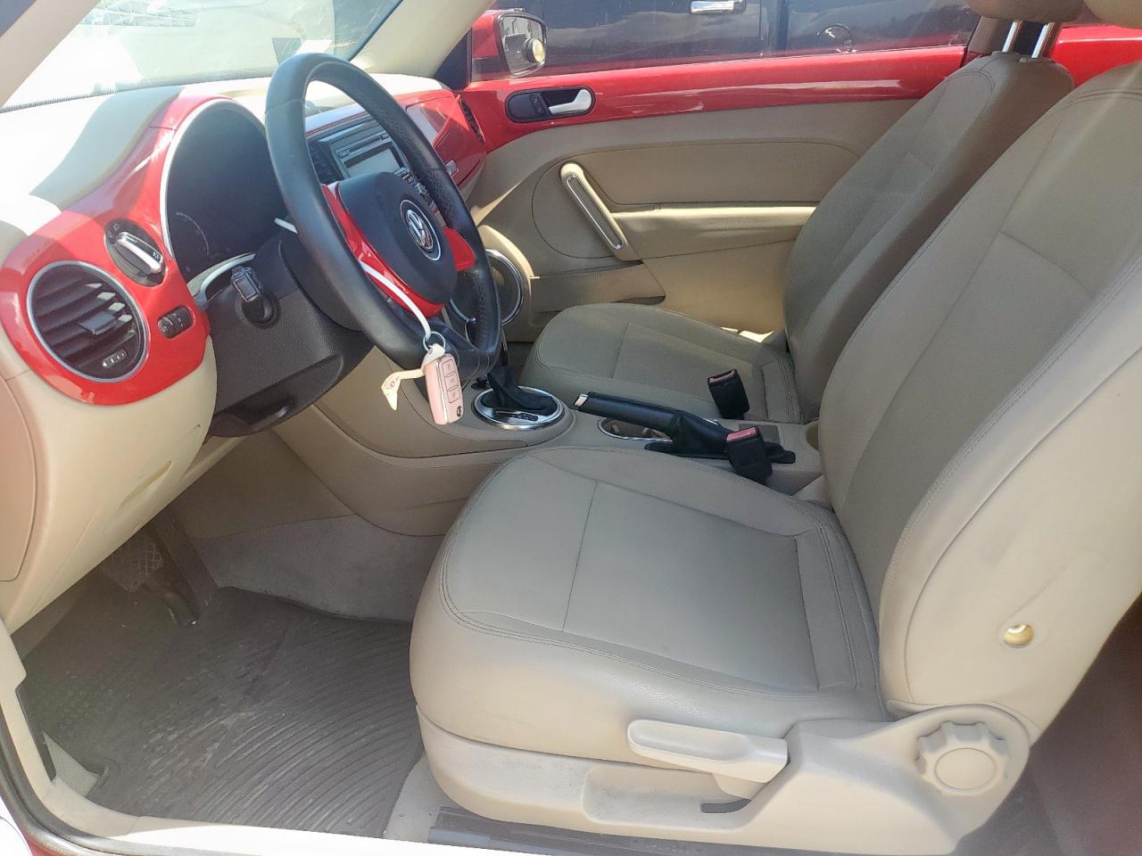 2013 Volkswagen Beetle Red vin: 3VWJX7AT1DM647119
