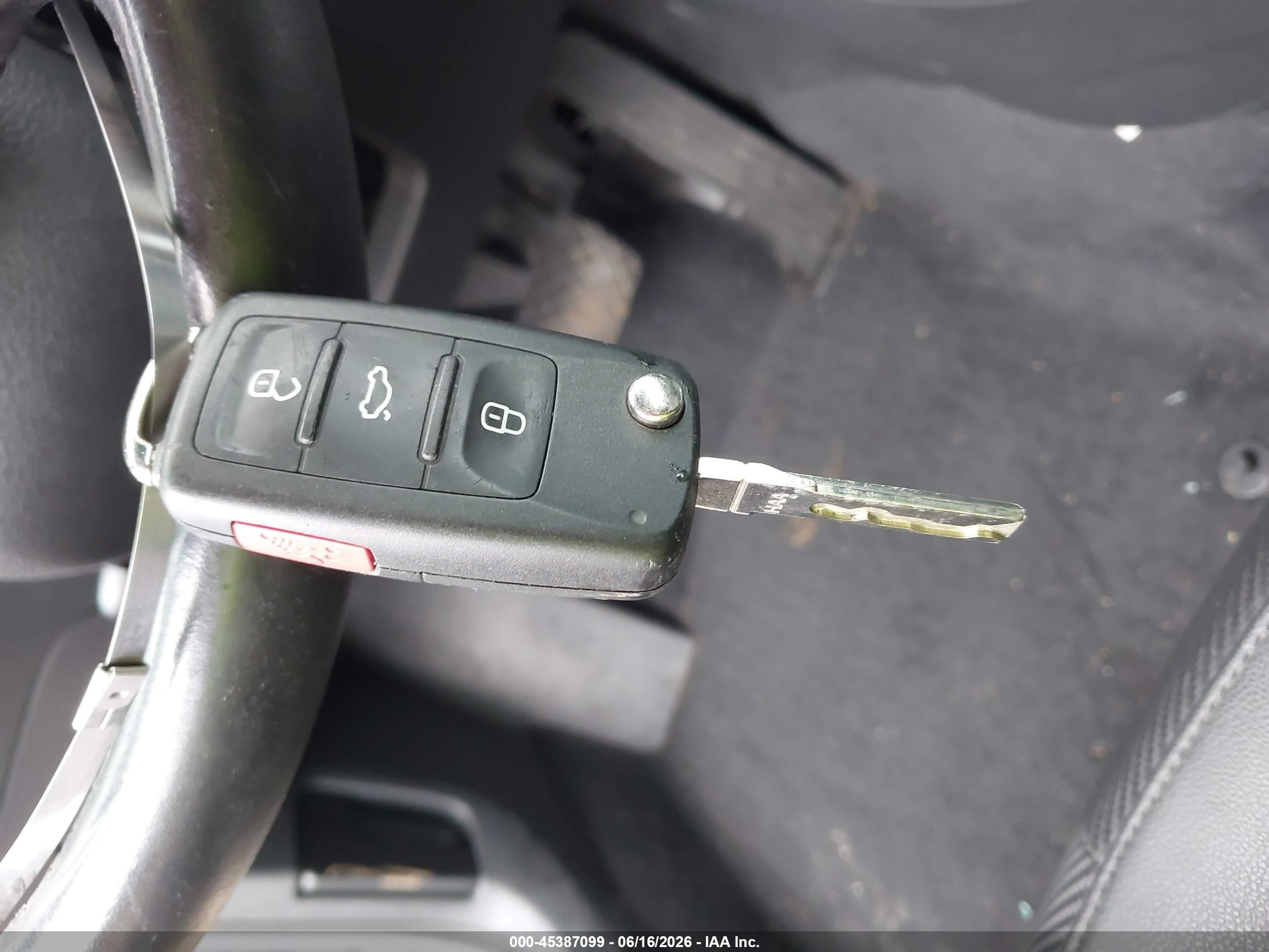 2012 Volkswagen Beetle 2.5l Silver vin: 3VWJX7AT2CM608148