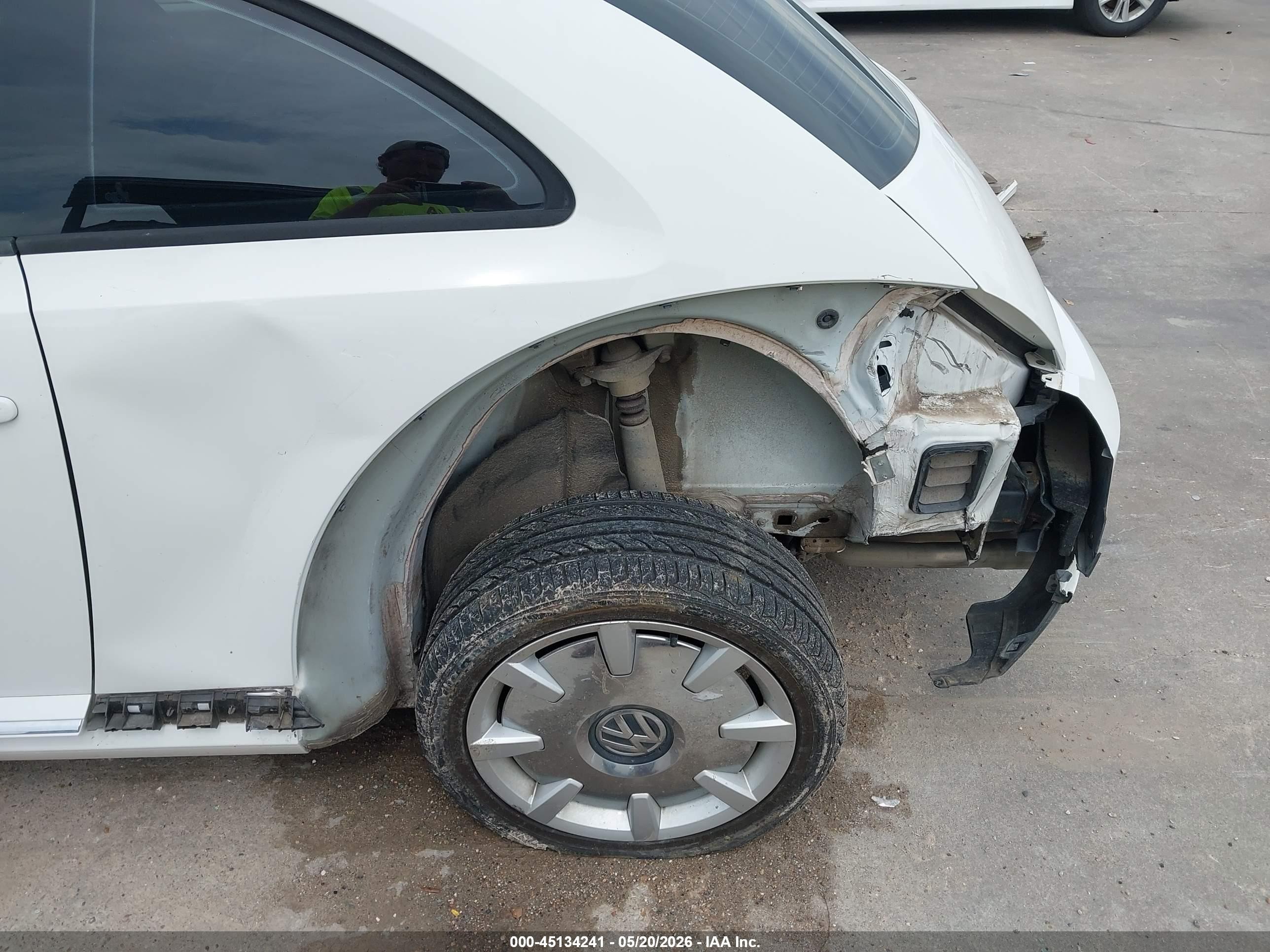 2012 Volkswagen Beetle 2.5l White vin: 3VWJX7AT2CM659911