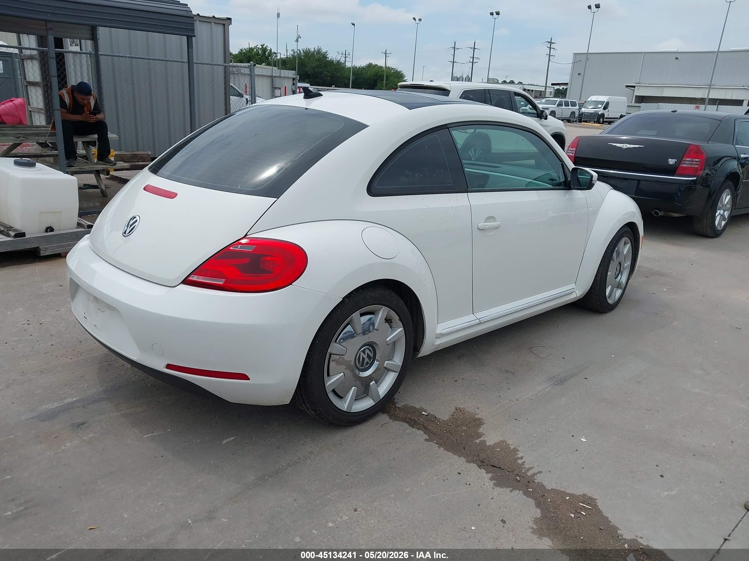 2012 Volkswagen Beetle 2.5l White vin: 3VWJX7AT2CM659911