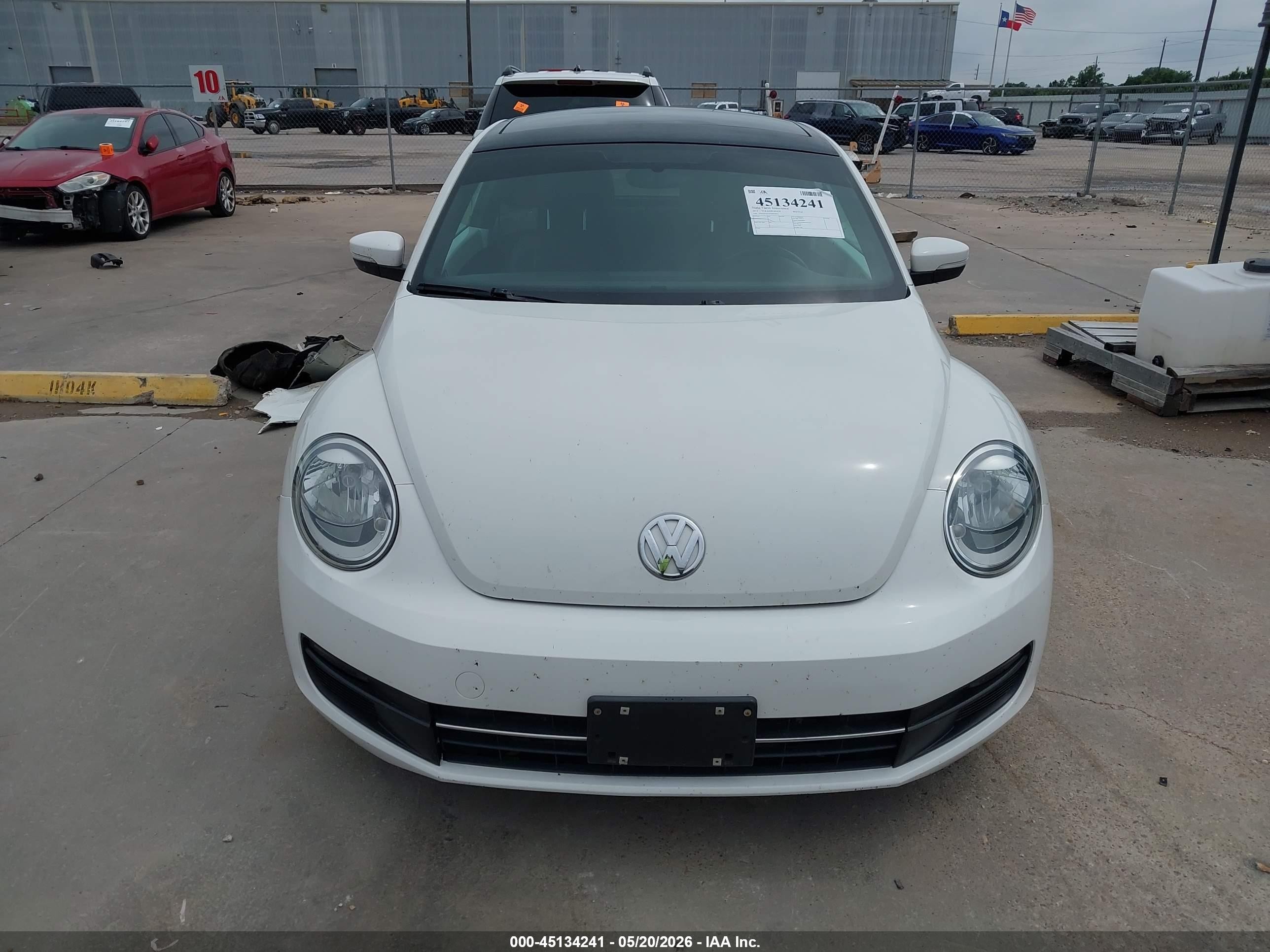 2012 Volkswagen Beetle 2.5l White vin: 3VWJX7AT2CM659911