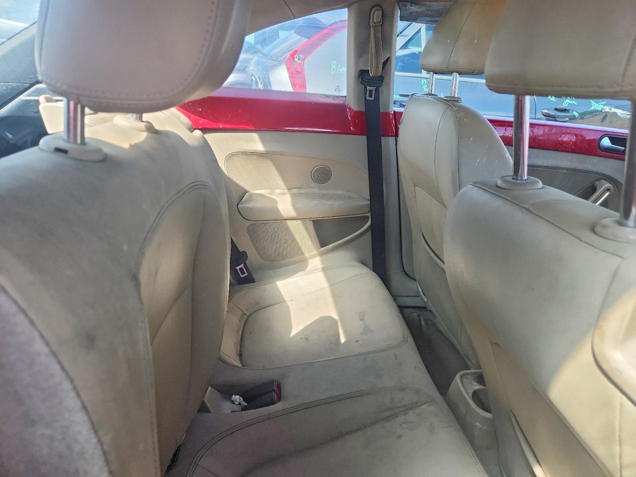 2013 Volkswagen Beetle Red vin: 3VWJX7AT3DM681675