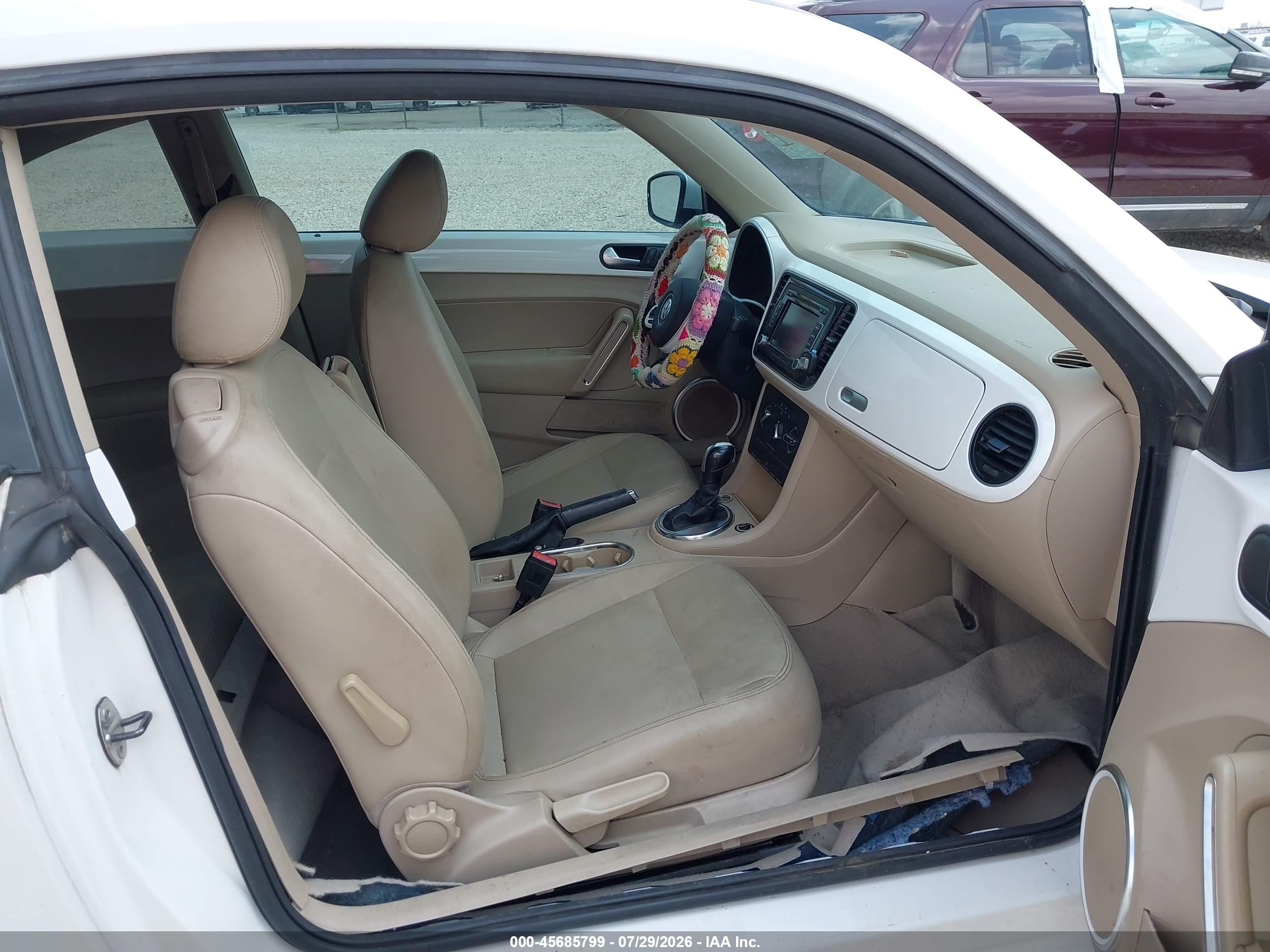 2014 Volkswagen Beetle 2.5l White vin: 3VWJX7AT3EM606136