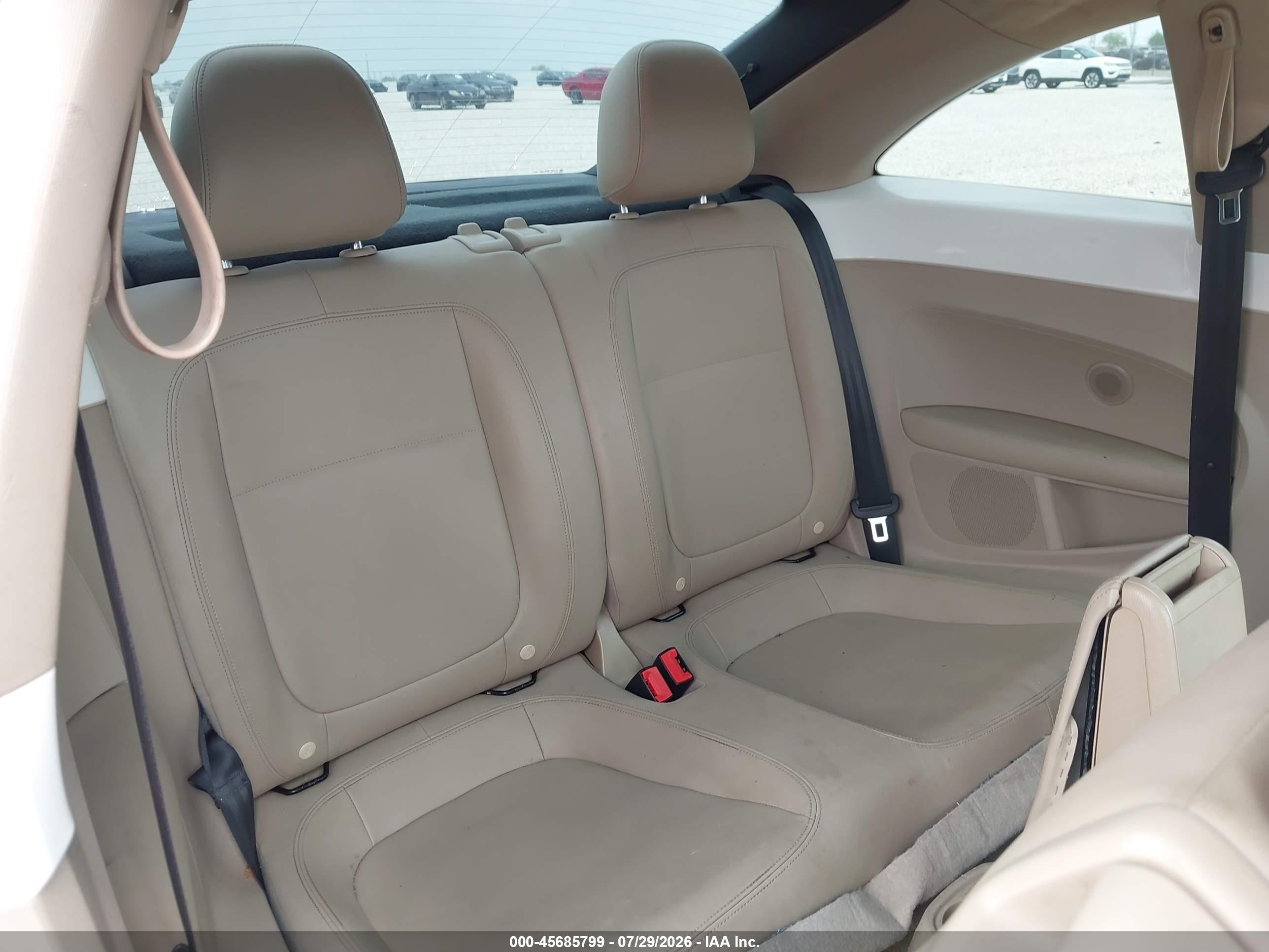 2014 Volkswagen Beetle 2.5l White vin: 3VWJX7AT3EM606136