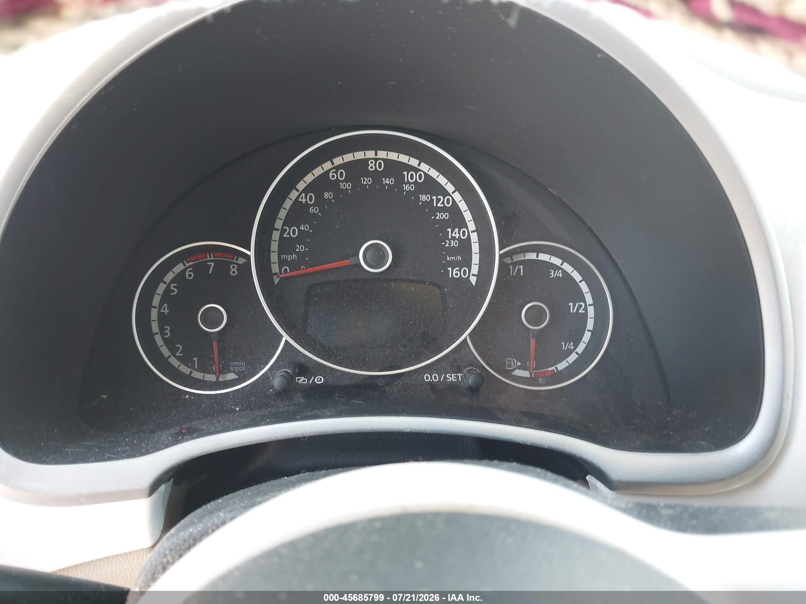 2014 Volkswagen Beetle 2.5l White vin: 3VWJX7AT3EM606136
