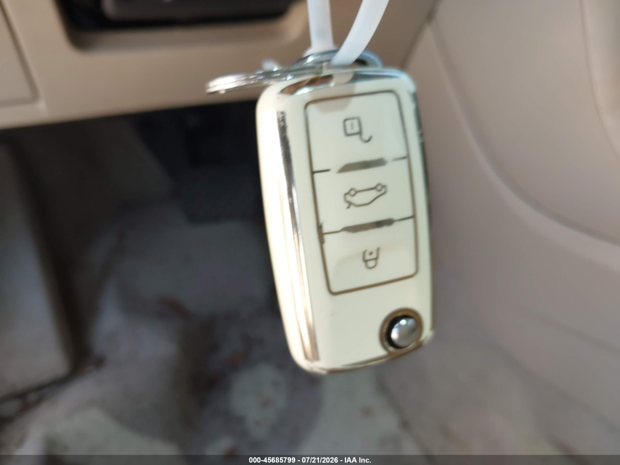 2014 Volkswagen Beetle 2.5l White vin: 3VWJX7AT3EM606136
