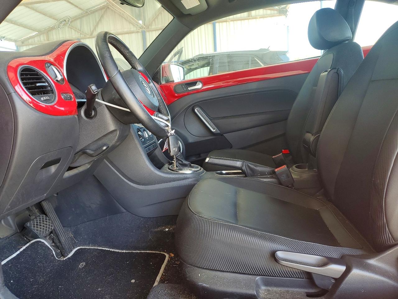 2013 Volkswagen Beetle Red vin: 3VWJX7AT6DM668791