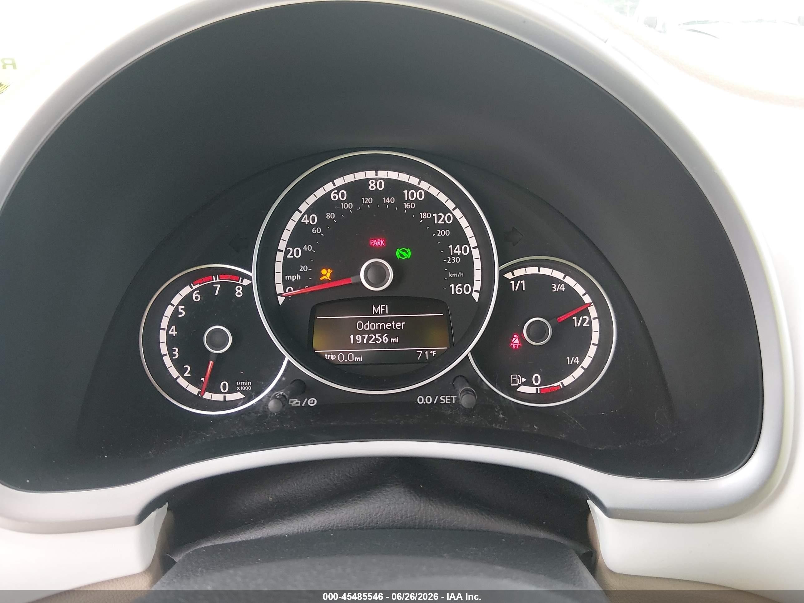 2013 Volkswagen Beetle 2.5l White vin: 3VWJX7AT6DM683775