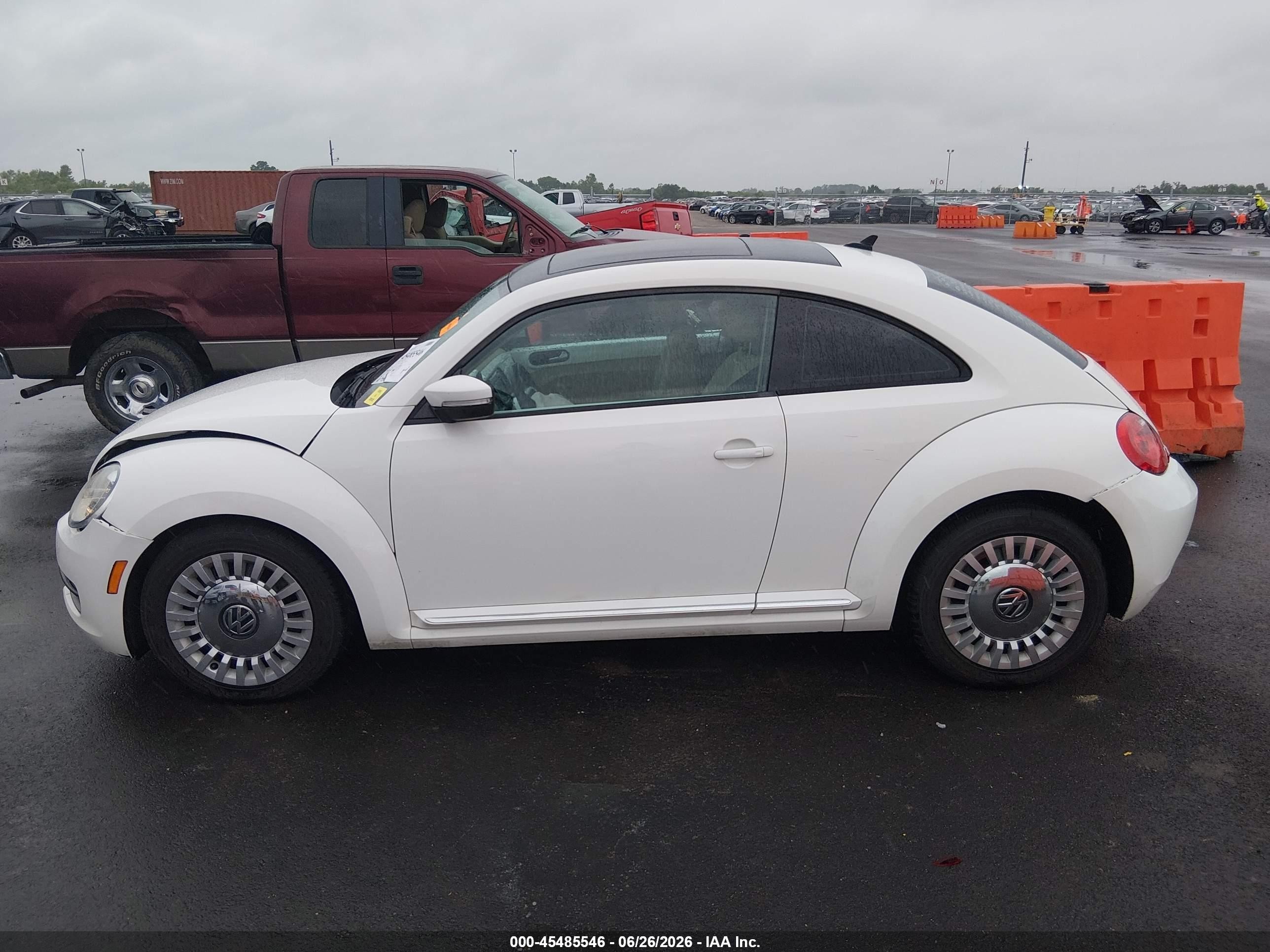 2013 Volkswagen Beetle 2.5l White vin: 3VWJX7AT6DM683775