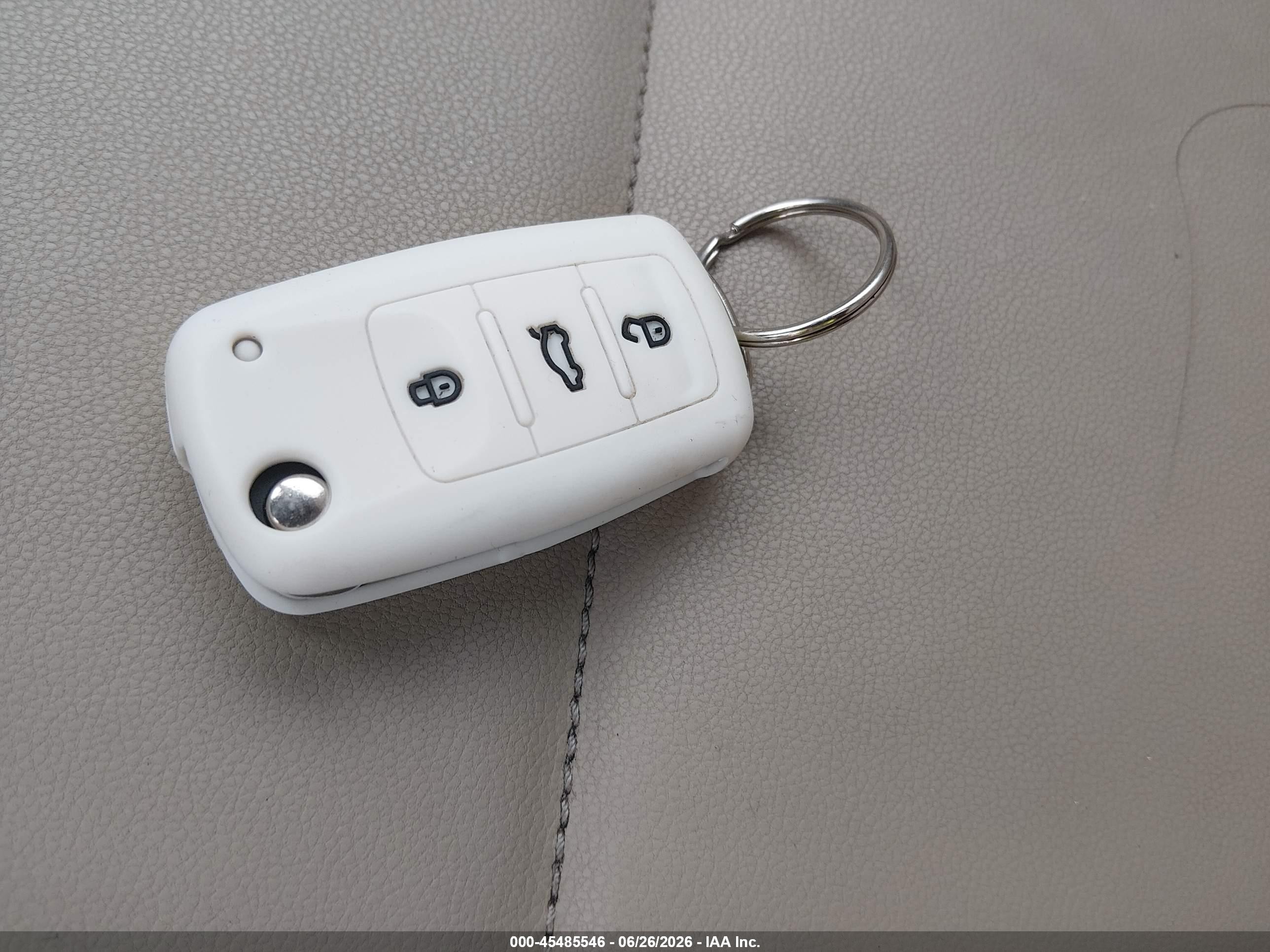 2013 Volkswagen Beetle 2.5l White vin: 3VWJX7AT6DM683775