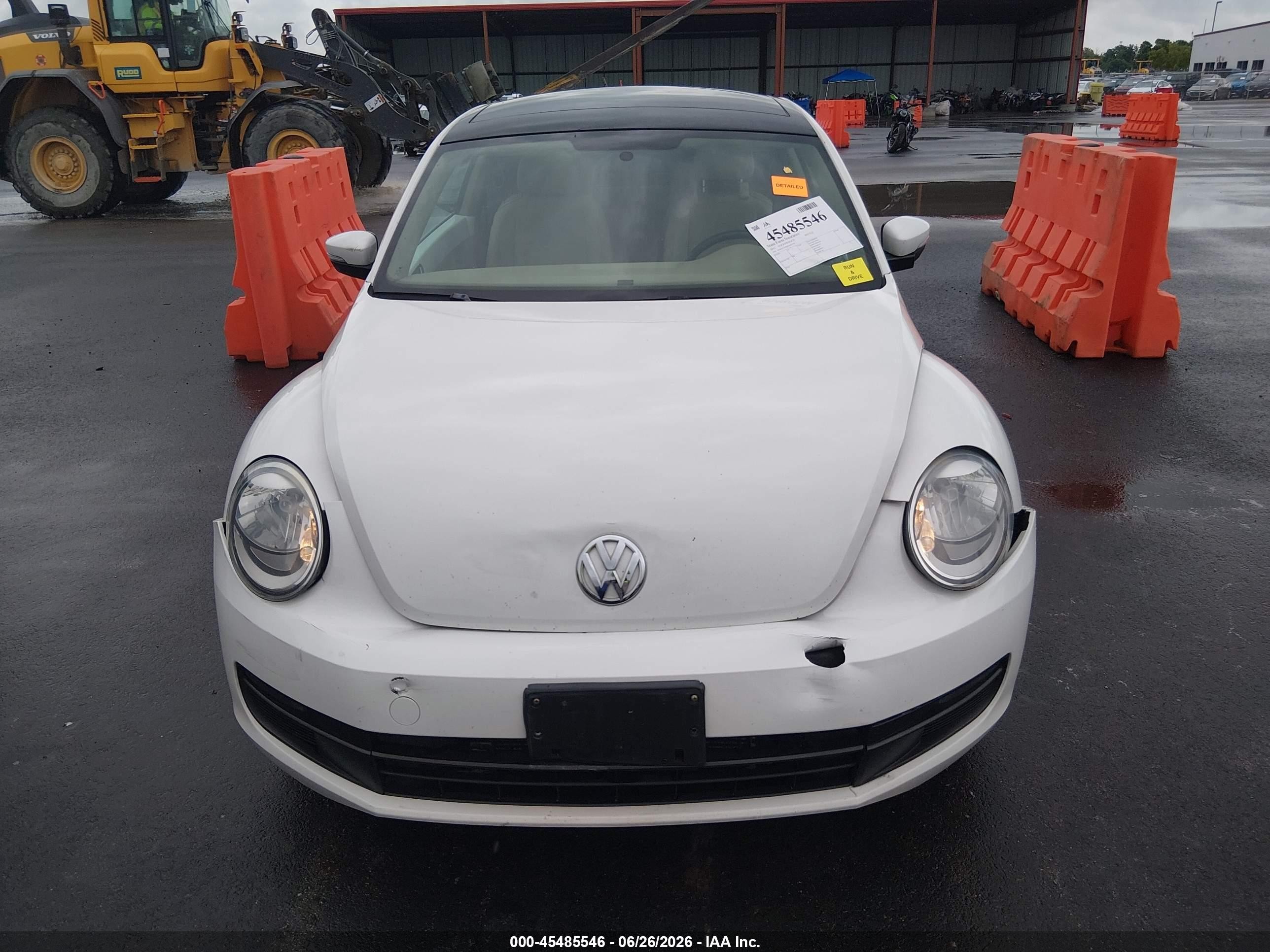 2013 Volkswagen Beetle 2.5l White vin: 3VWJX7AT6DM683775