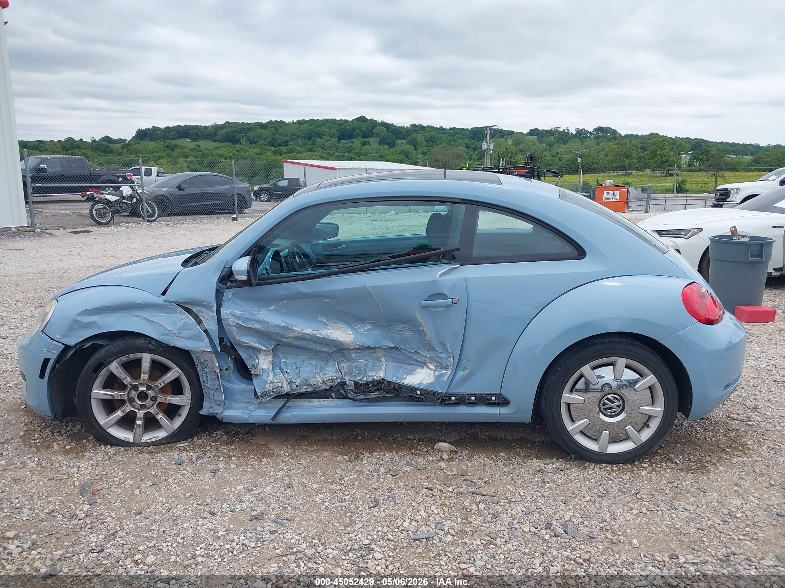 2012 Volkswagen Beetle 2.5l Blue vin: 3VWJX7AT7CM661198