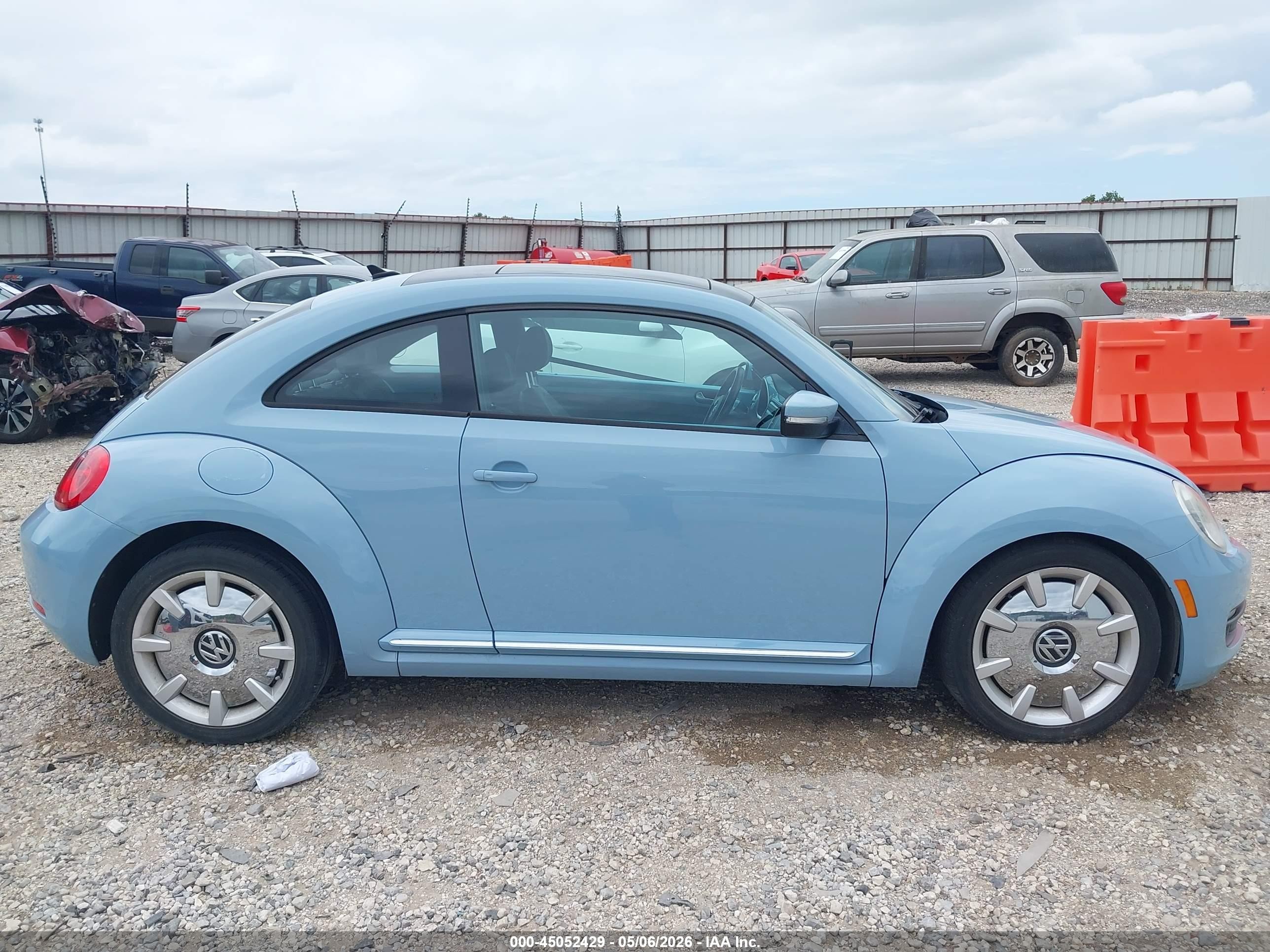 2012 Volkswagen Beetle 2.5l Blue vin: 3VWJX7AT7CM661198