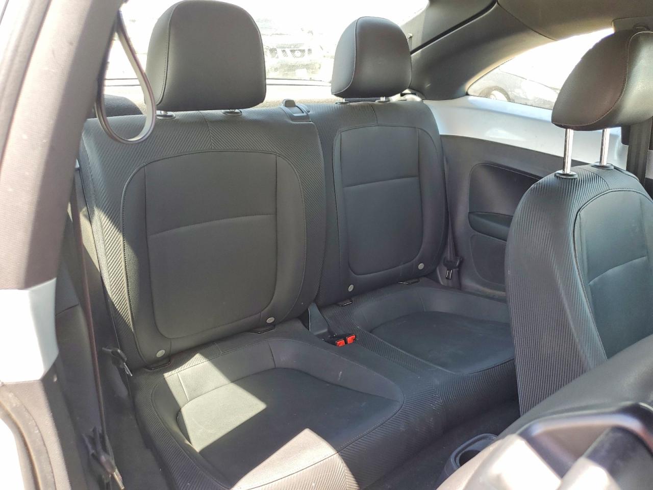 2013 Volkswagen Beetle Silver vin: 3VWJX7AT8DM672776