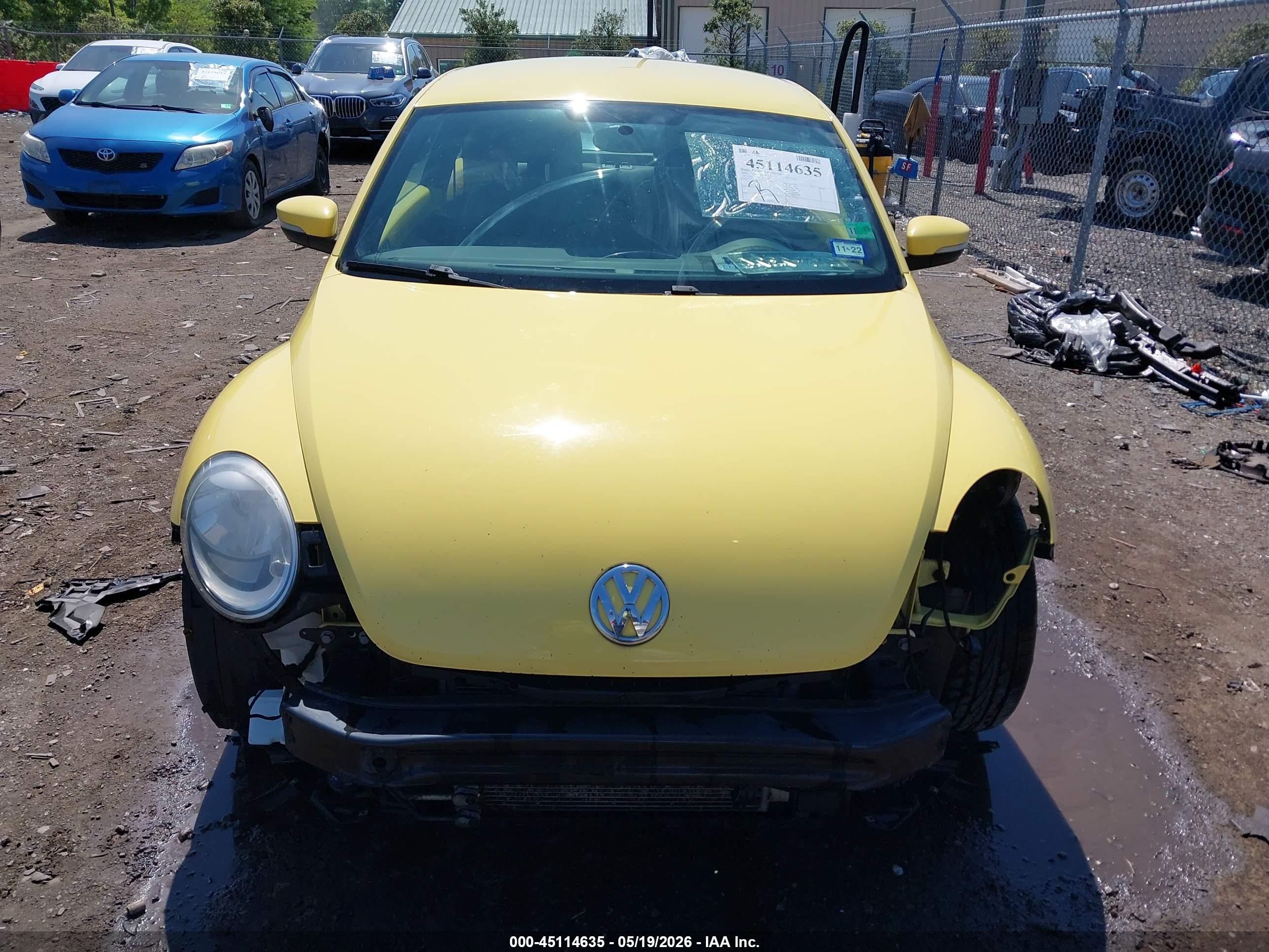 2013 Volkswagen Beetle 2.5l Yellow vin: 3VWJX7AT8DM681185