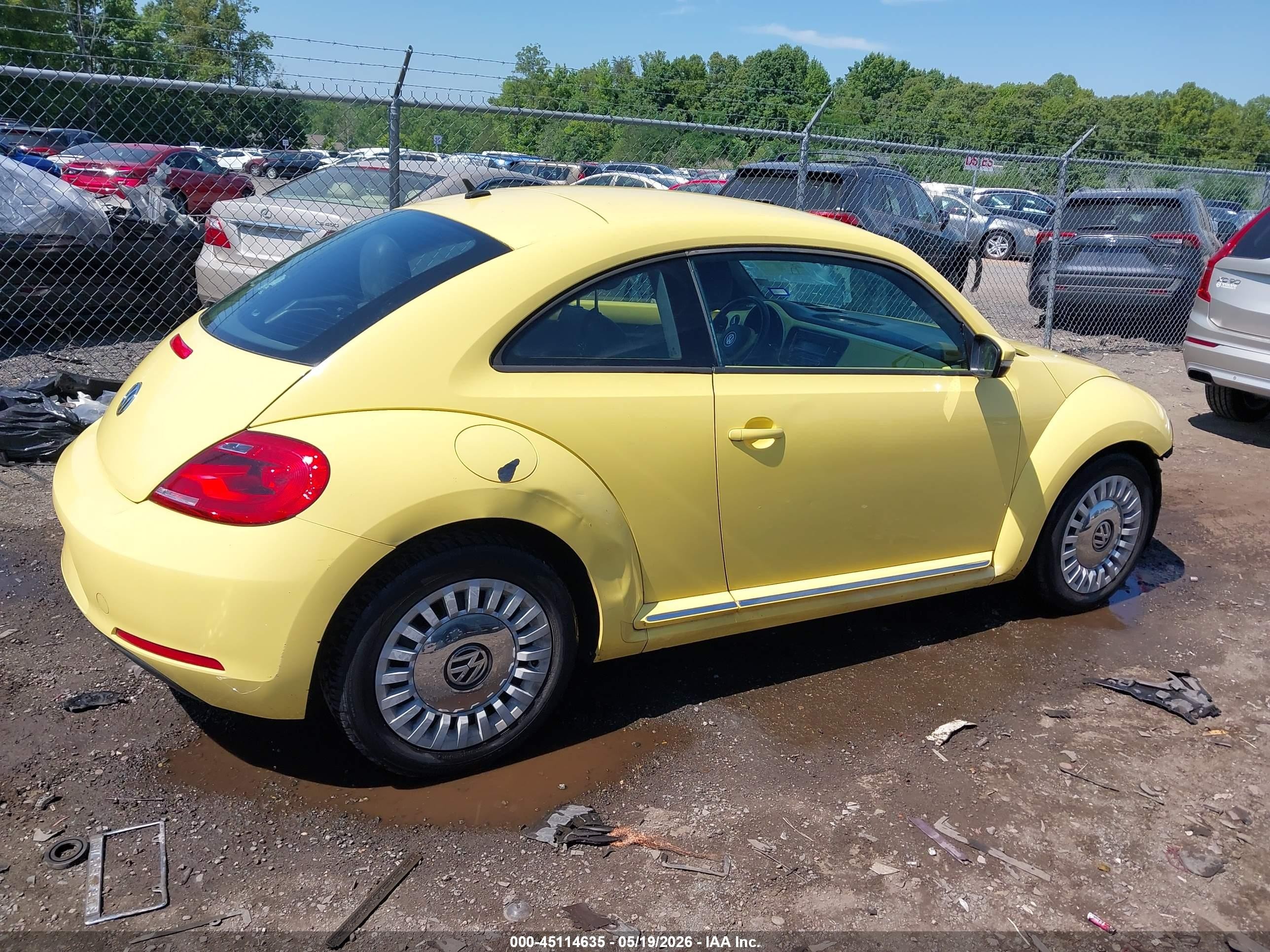 2013 Volkswagen Beetle 2.5l Yellow vin: 3VWJX7AT8DM681185