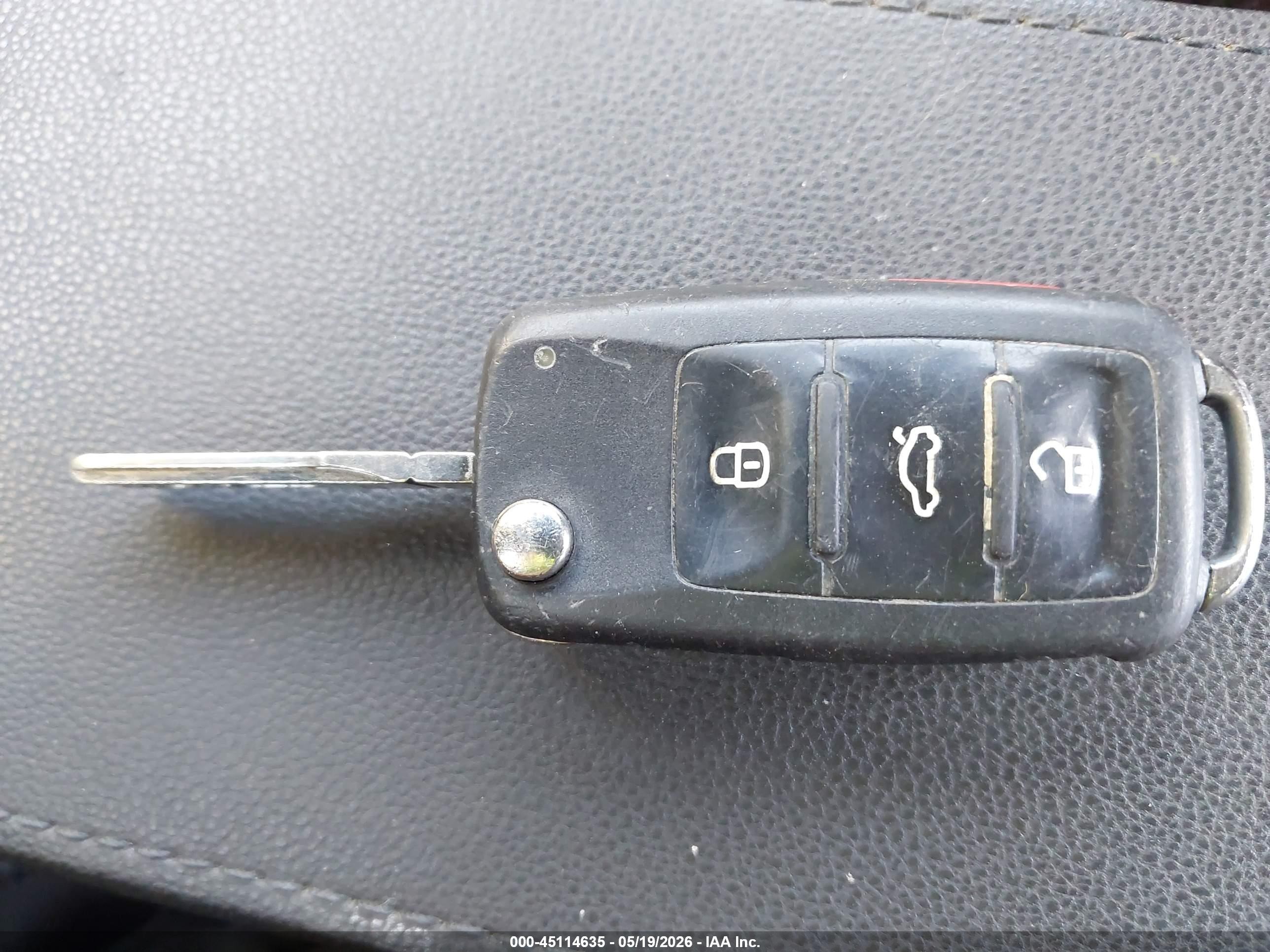 2013 Volkswagen Beetle 2.5l Yellow vin: 3VWJX7AT8DM681185