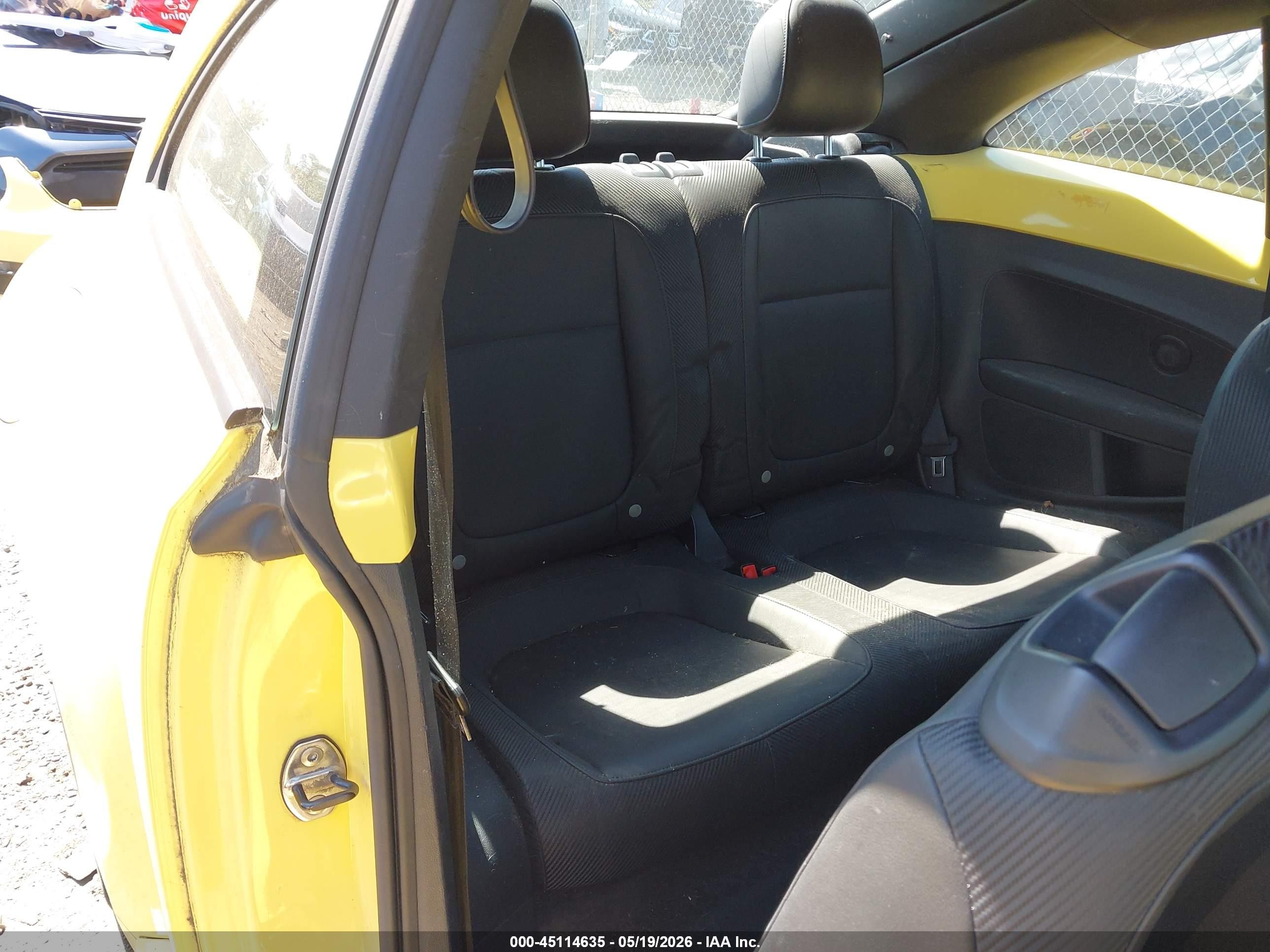 2013 Volkswagen Beetle 2.5l Yellow vin: 3VWJX7AT8DM681185