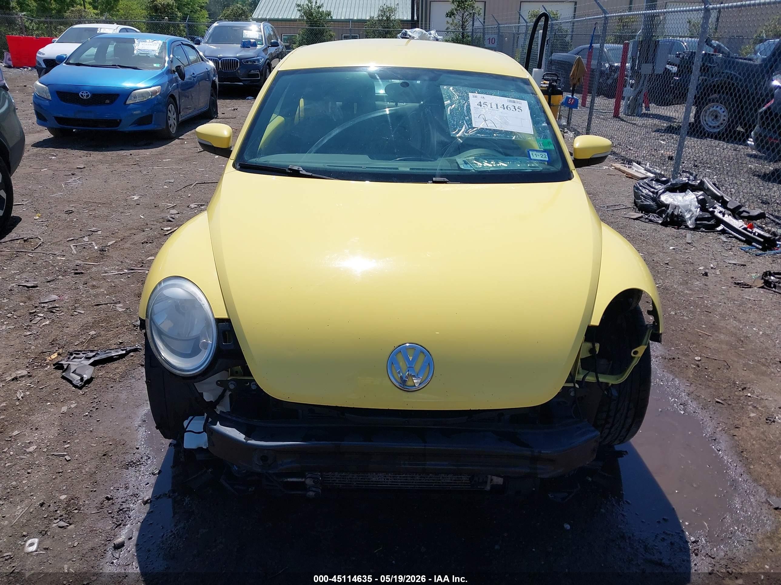 2013 Volkswagen Beetle 2.5l Yellow vin: 3VWJX7AT8DM681185