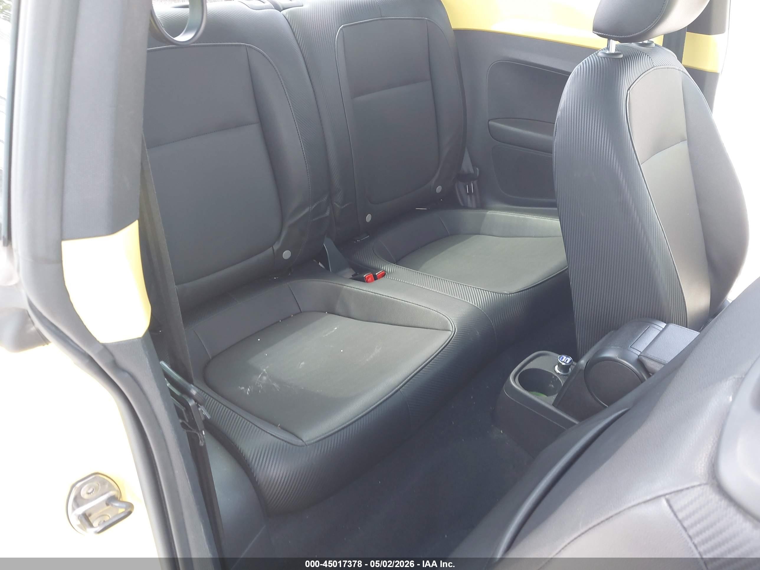 2013 Volkswagen Beetle 2.5l Yellow vin: 3VWJX7AT9DM647028