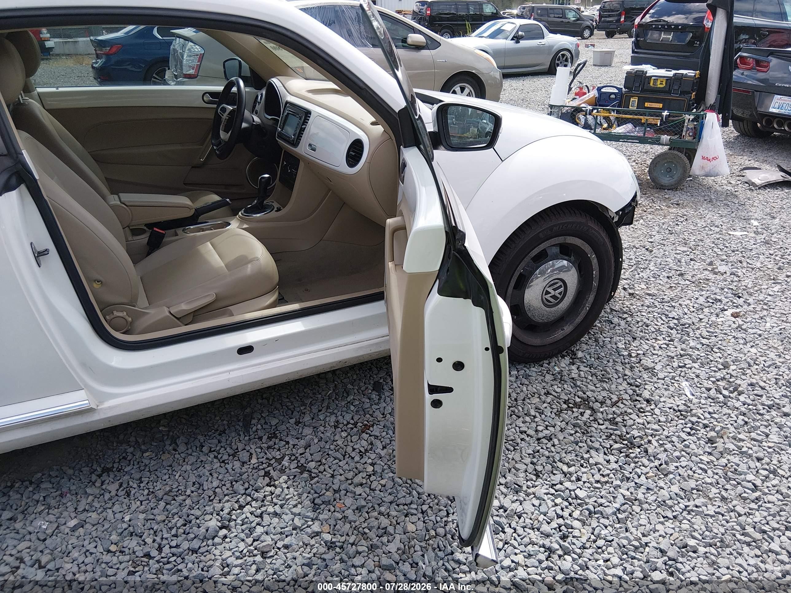 2013 Volkswagen Beetle 2.5l White vin: 3VWJX7AT9DM690431