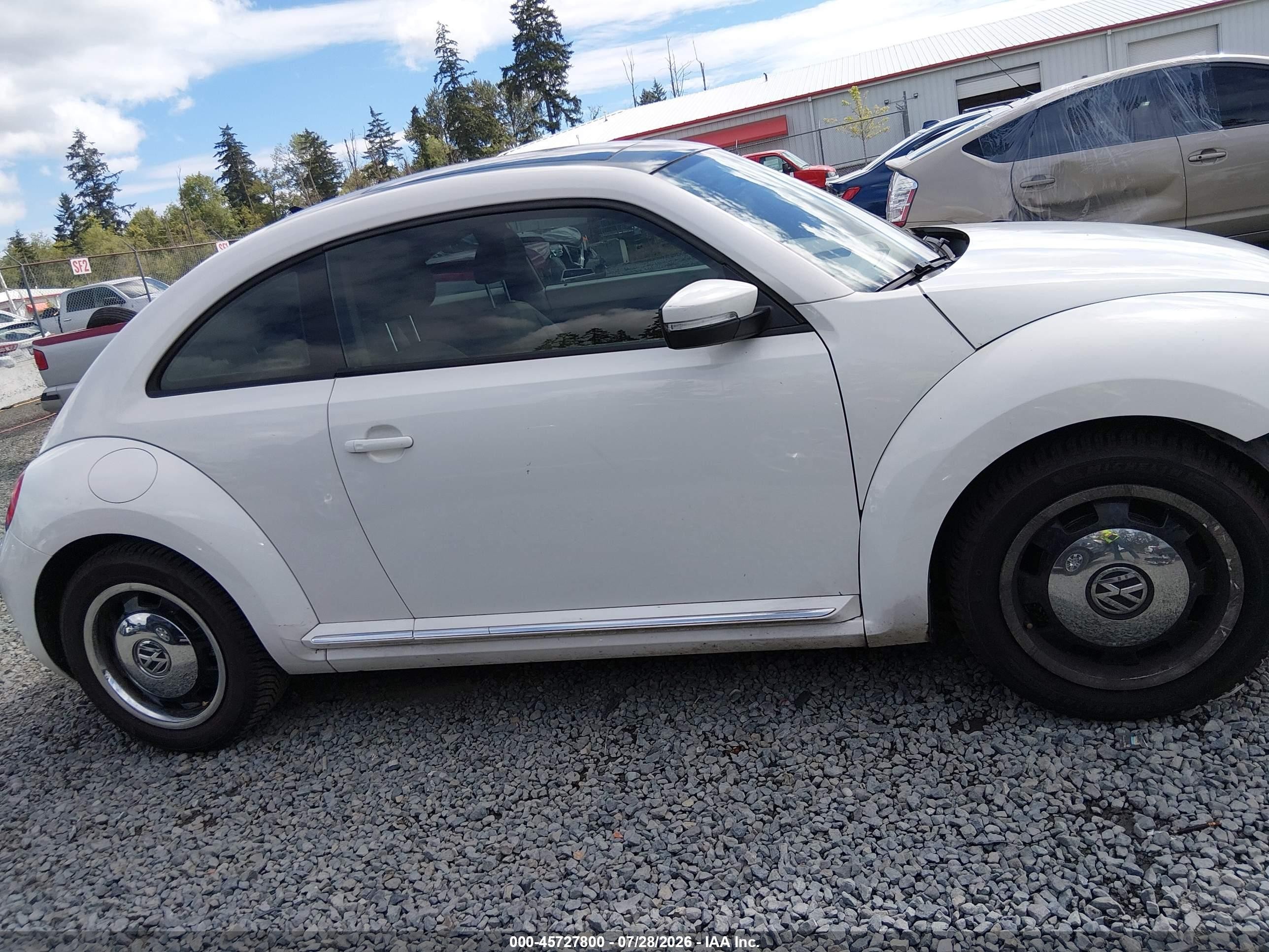 2013 Volkswagen Beetle 2.5l White vin: 3VWJX7AT9DM690431