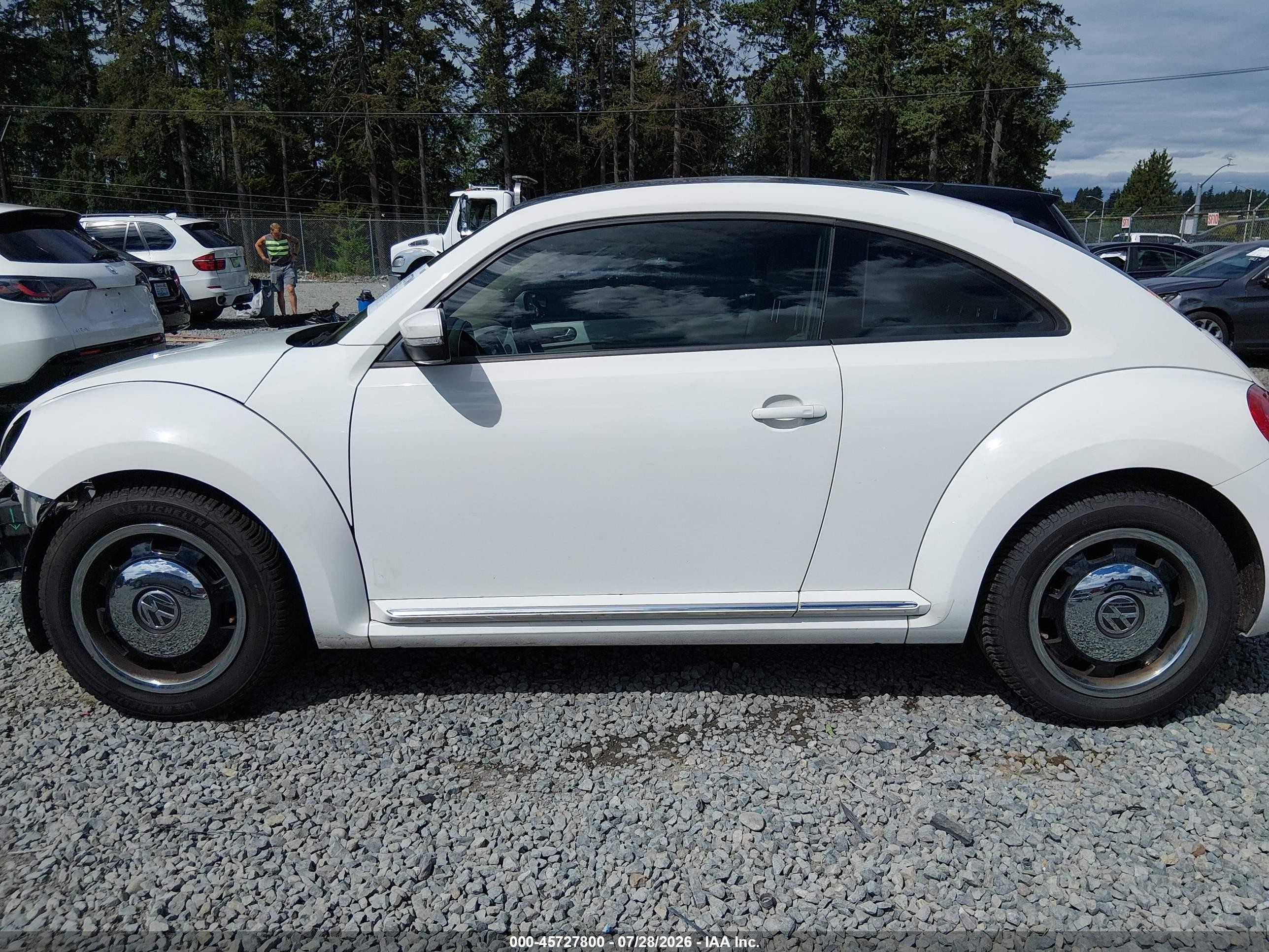 2013 Volkswagen Beetle 2.5l White vin: 3VWJX7AT9DM690431