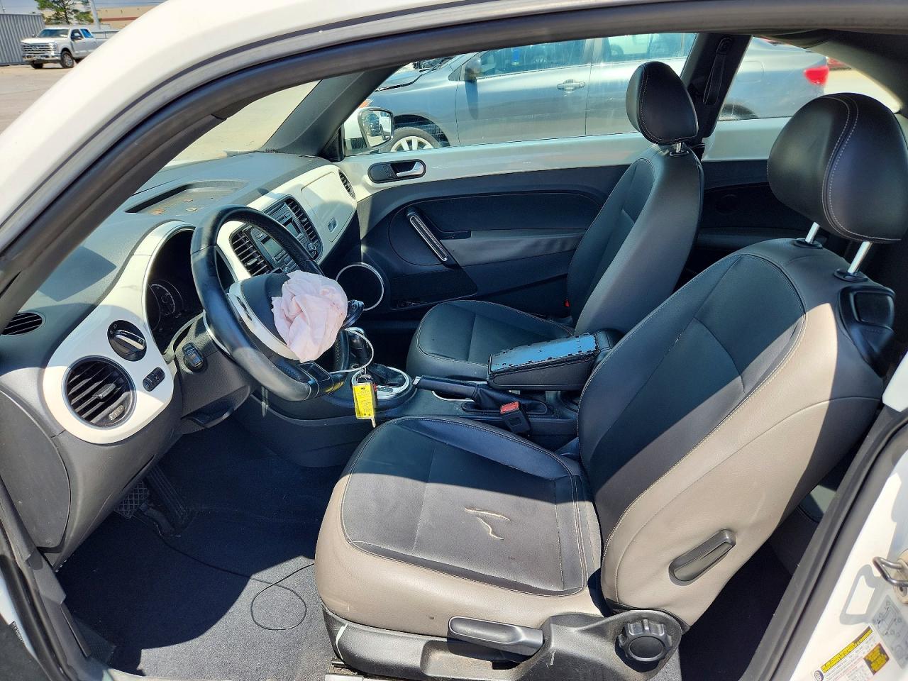 2014 Volkswagen Beetle White vin: 3VWJX7AT9EM611454