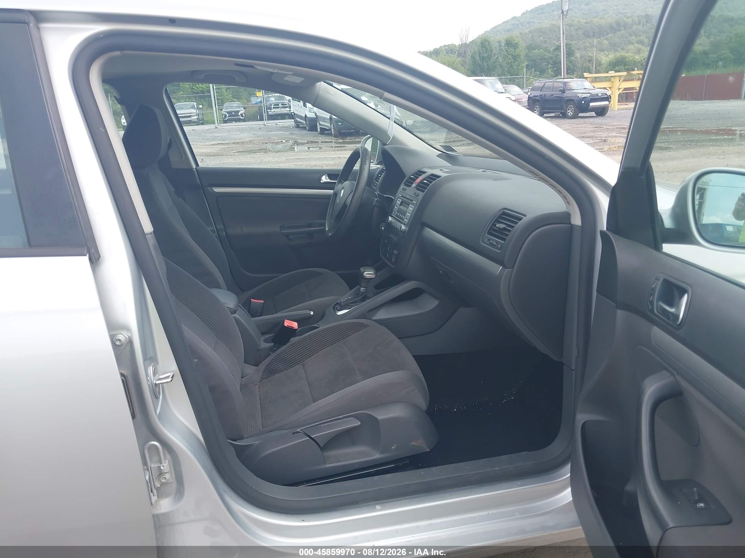 2009 Volkswagen Jetta S Silver vin: 3VWJZ71K09M028925