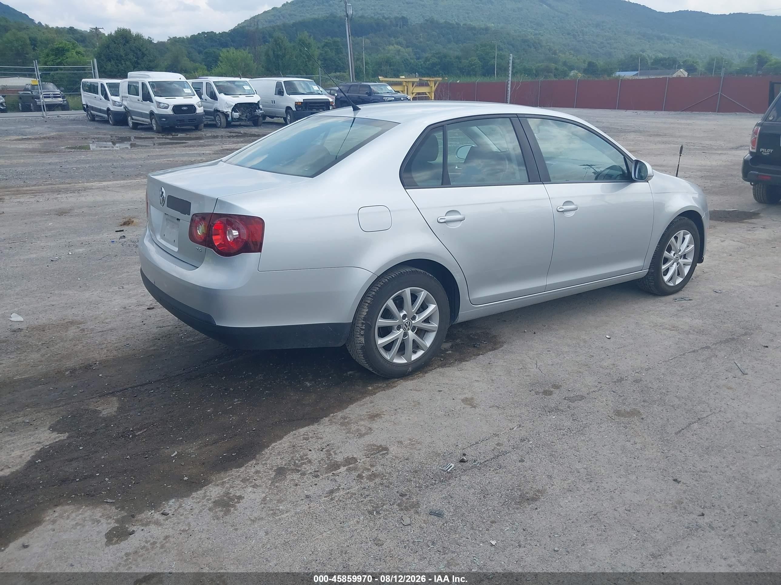2009 Volkswagen Jetta S Silver vin: 3VWJZ71K09M028925