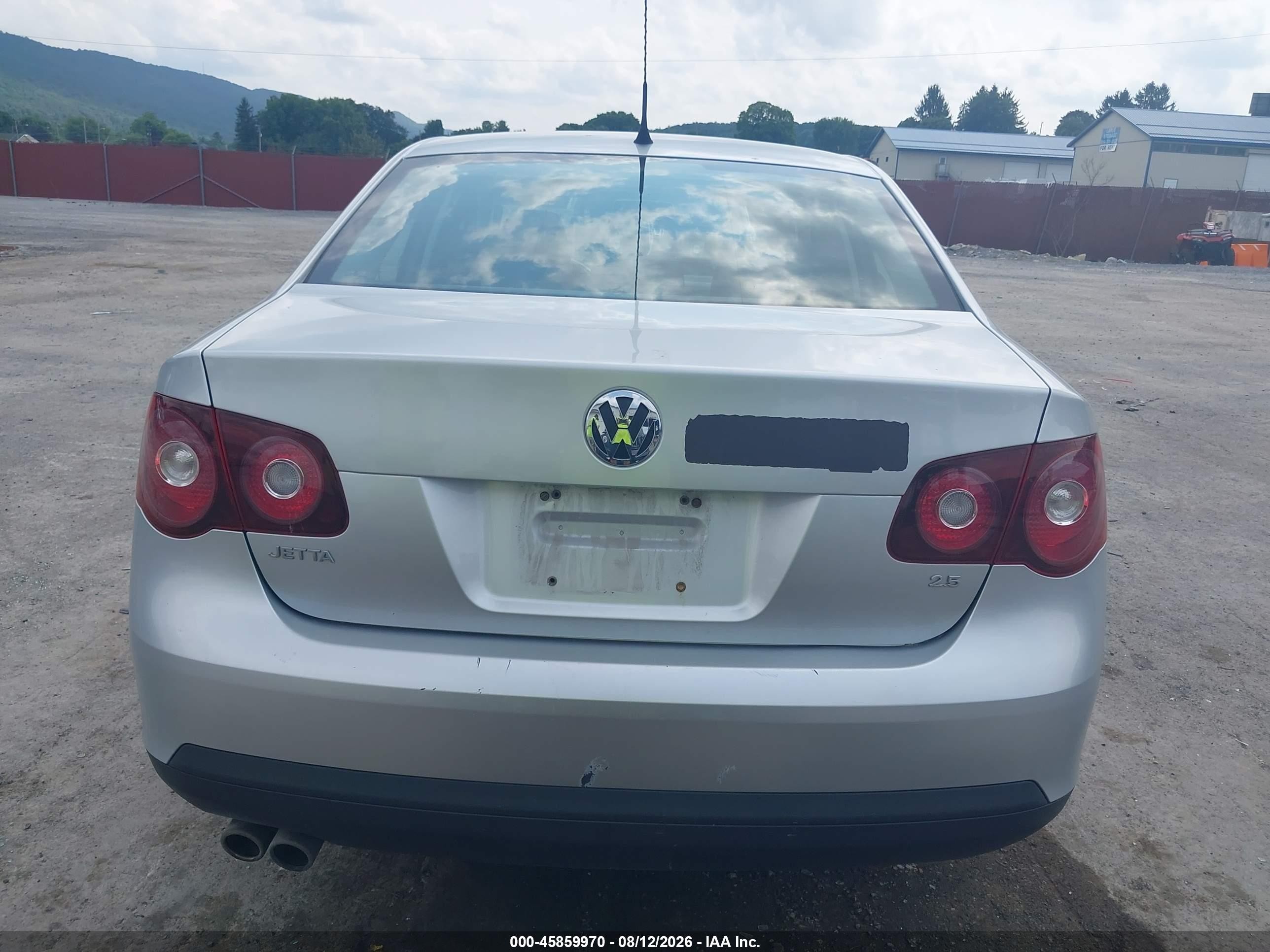 2009 Volkswagen Jetta S Silver vin: 3VWJZ71K09M028925