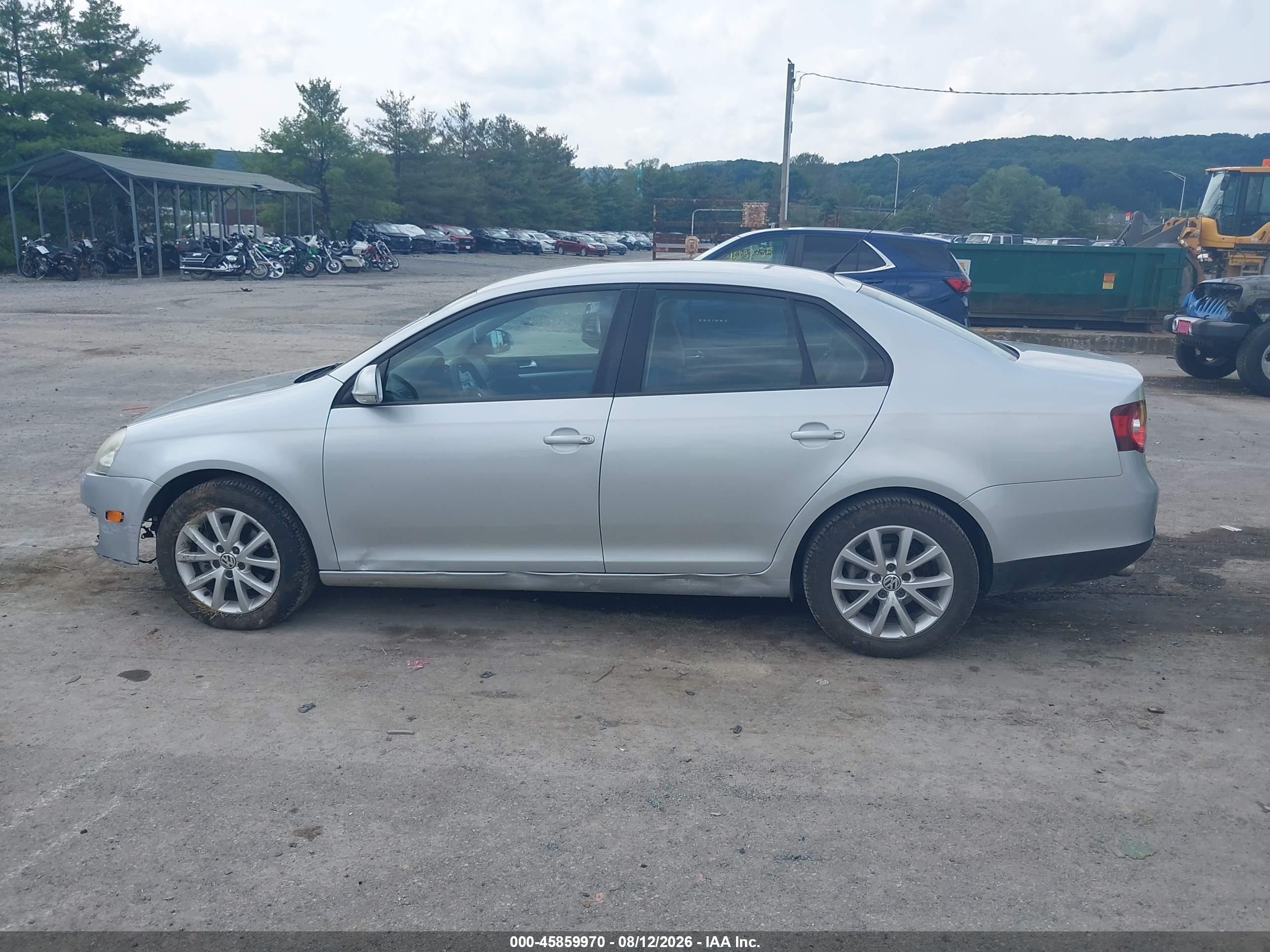 2009 Volkswagen Jetta S Silver vin: 3VWJZ71K09M028925