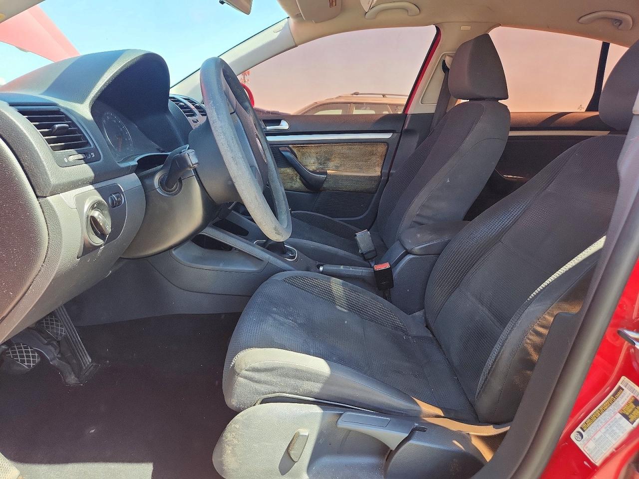 2009 Volkswagen Jetta S Red vin: 3VWJZ71K39M008197