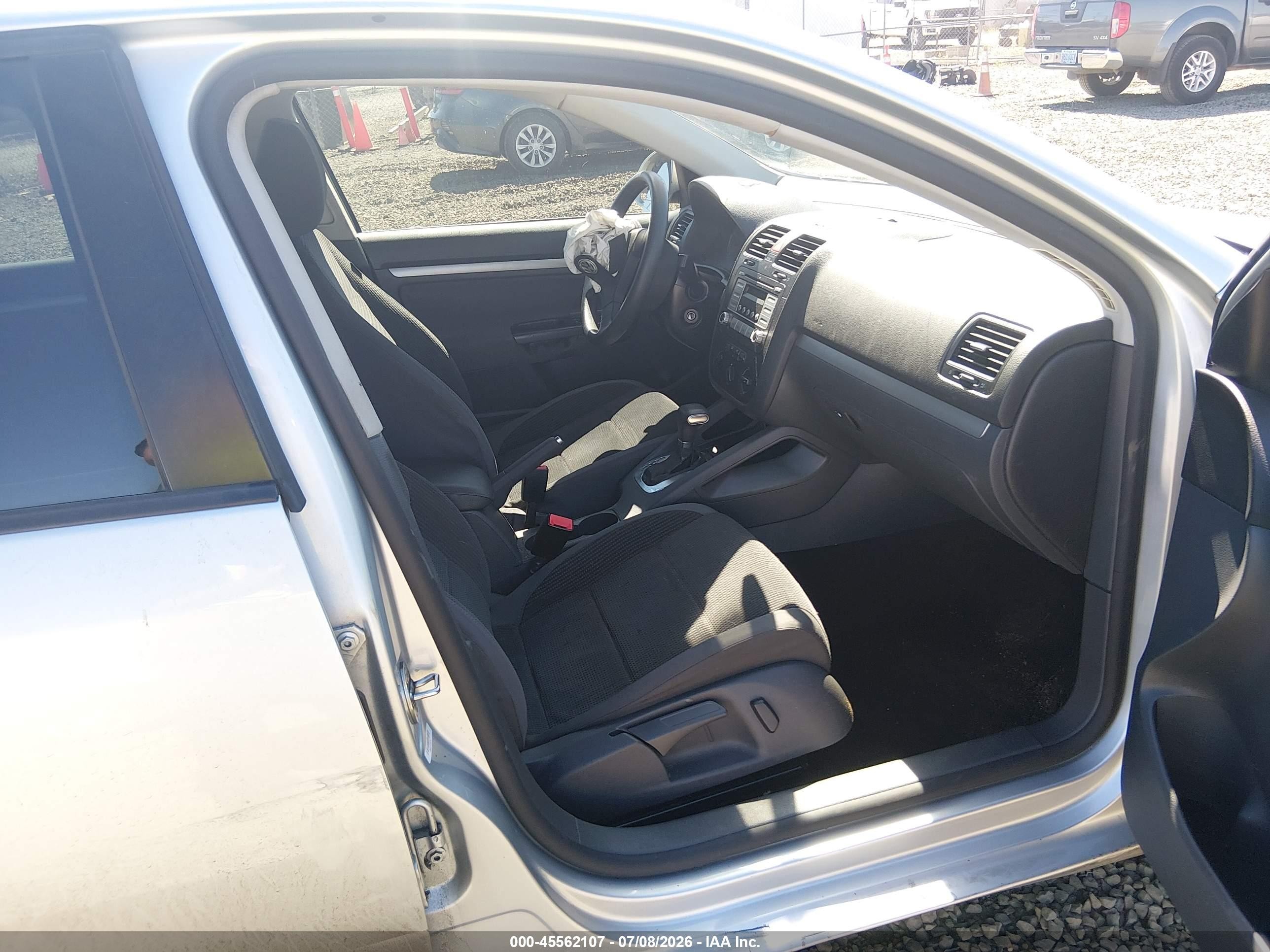 2009 Volkswagen Jetta S Silver vin: 3VWJZ71K89M089875