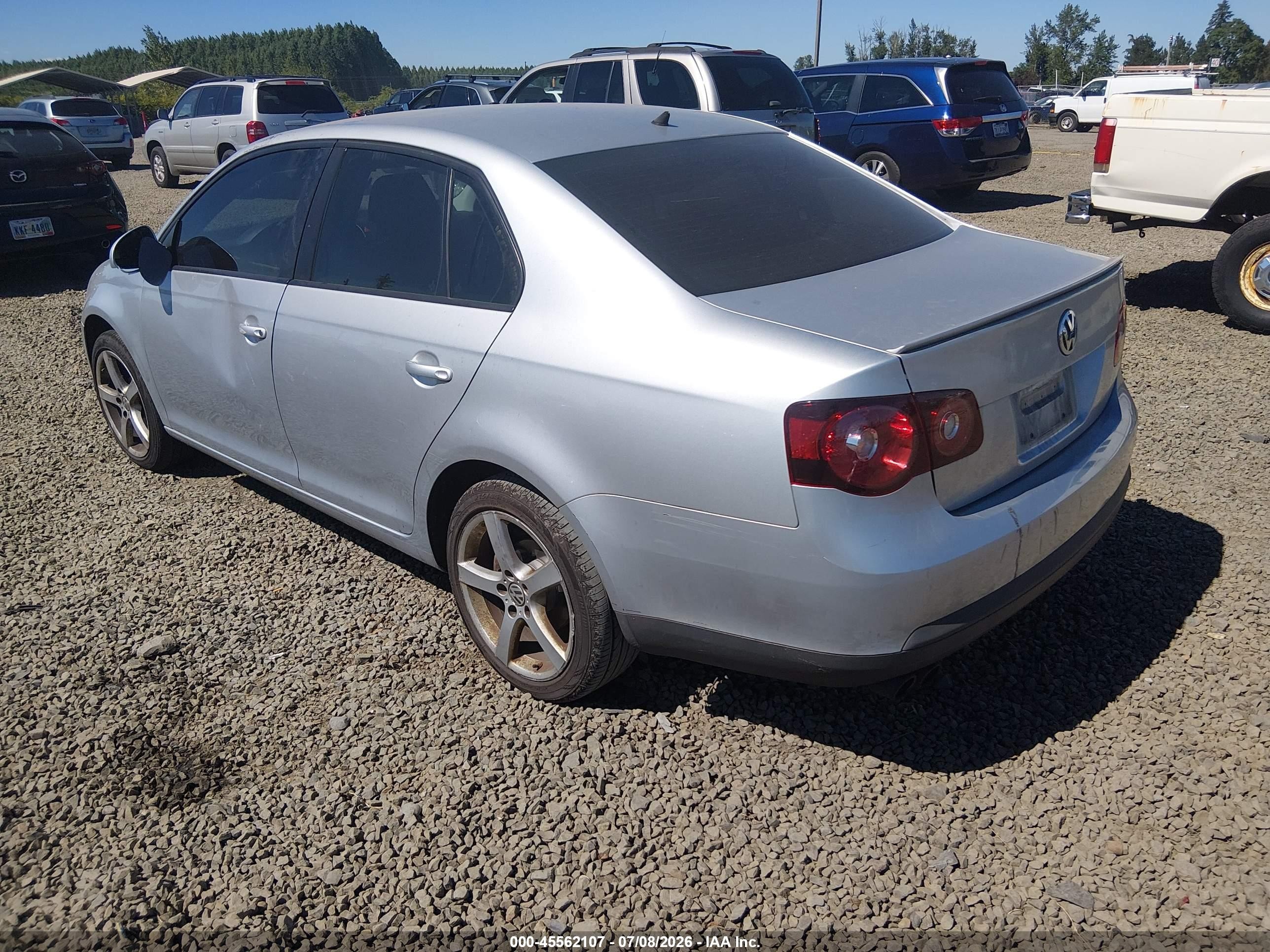 2009 Volkswagen Jetta S Silver vin: 3VWJZ71K89M089875