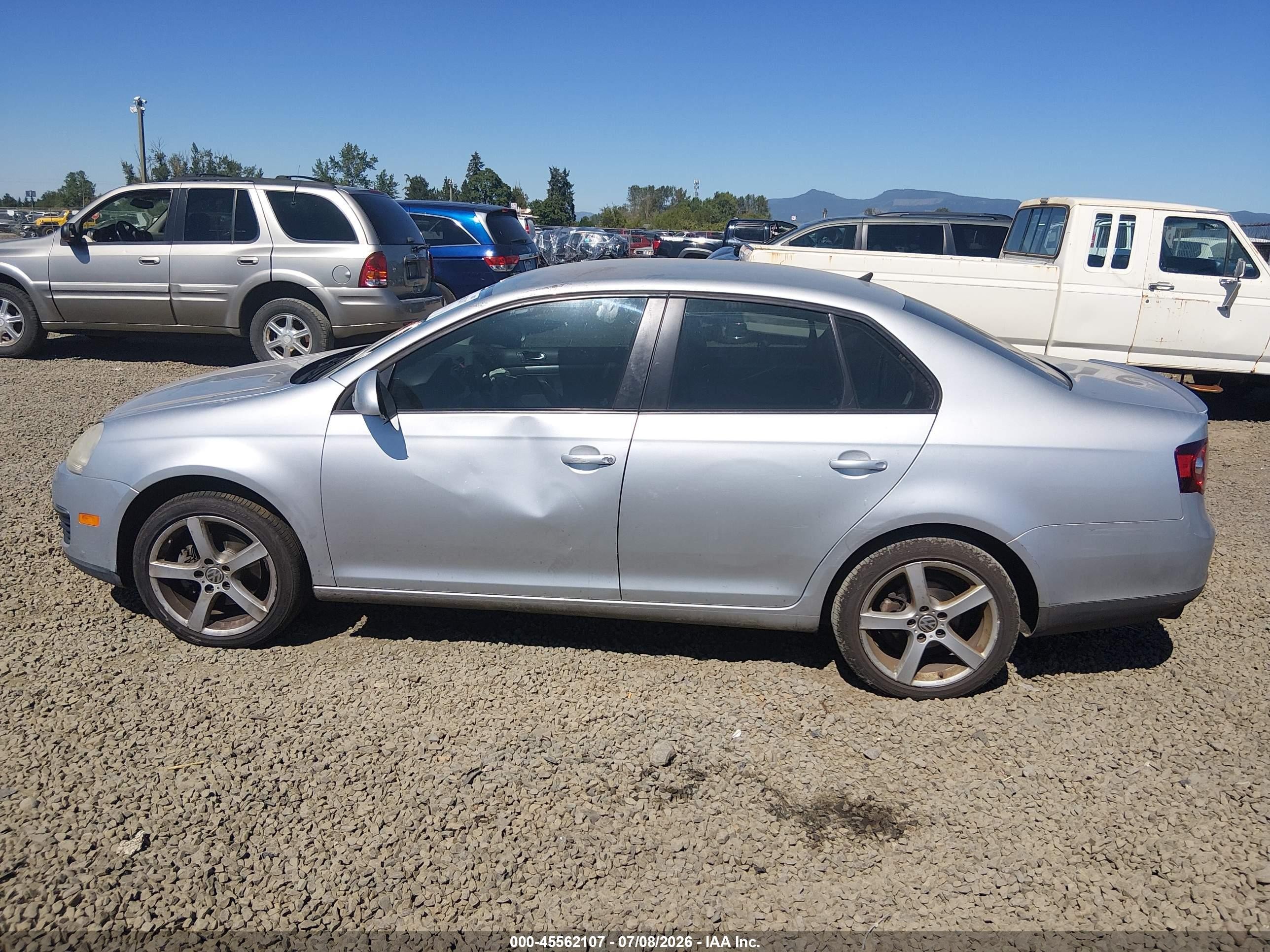 2009 Volkswagen Jetta S Silver vin: 3VWJZ71K89M089875