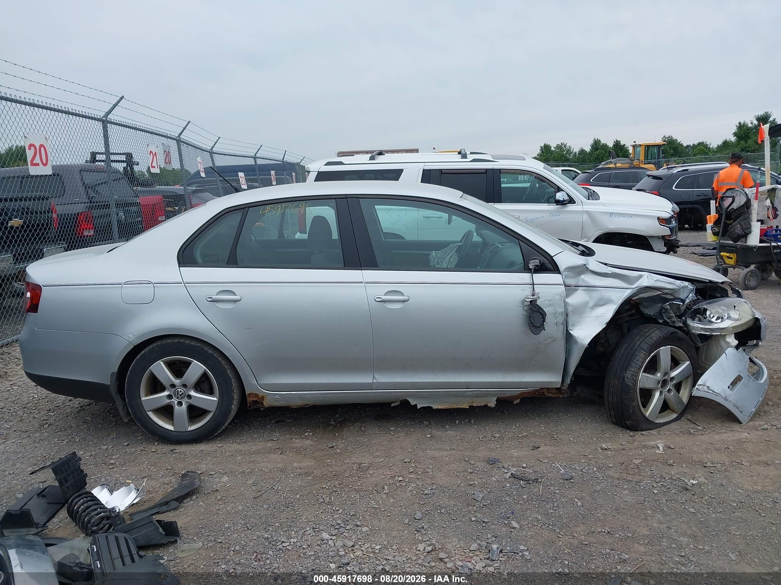 2009 Volkswagen Jetta S Silver vin: 3VWJZ71KX9M079493