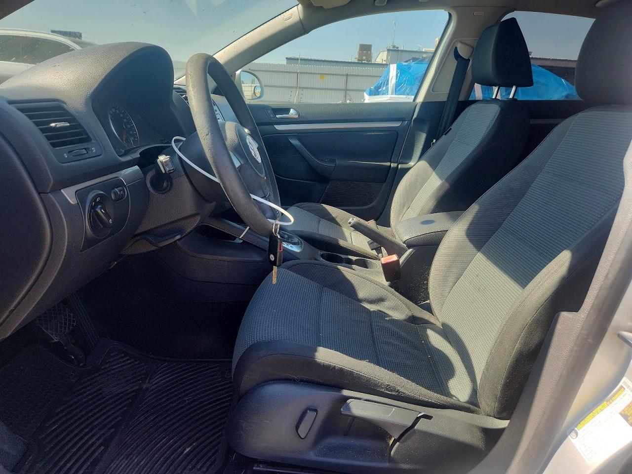 2010 Volkswagen Jetta S Silver vin: 3VWJZ7AJ0AM068563