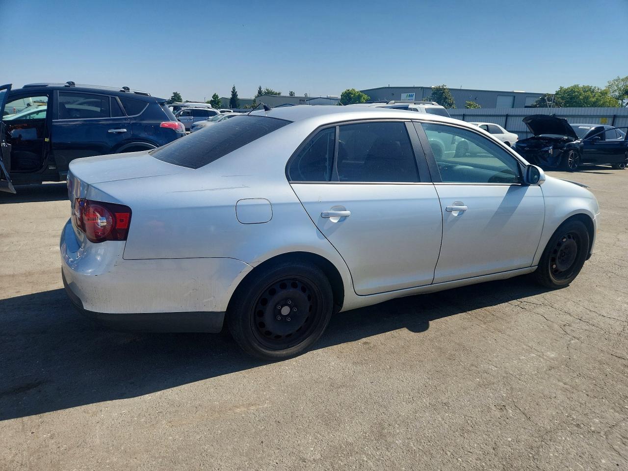 2010 Volkswagen Jetta S Silver vin: 3VWJZ7AJ0AM068563