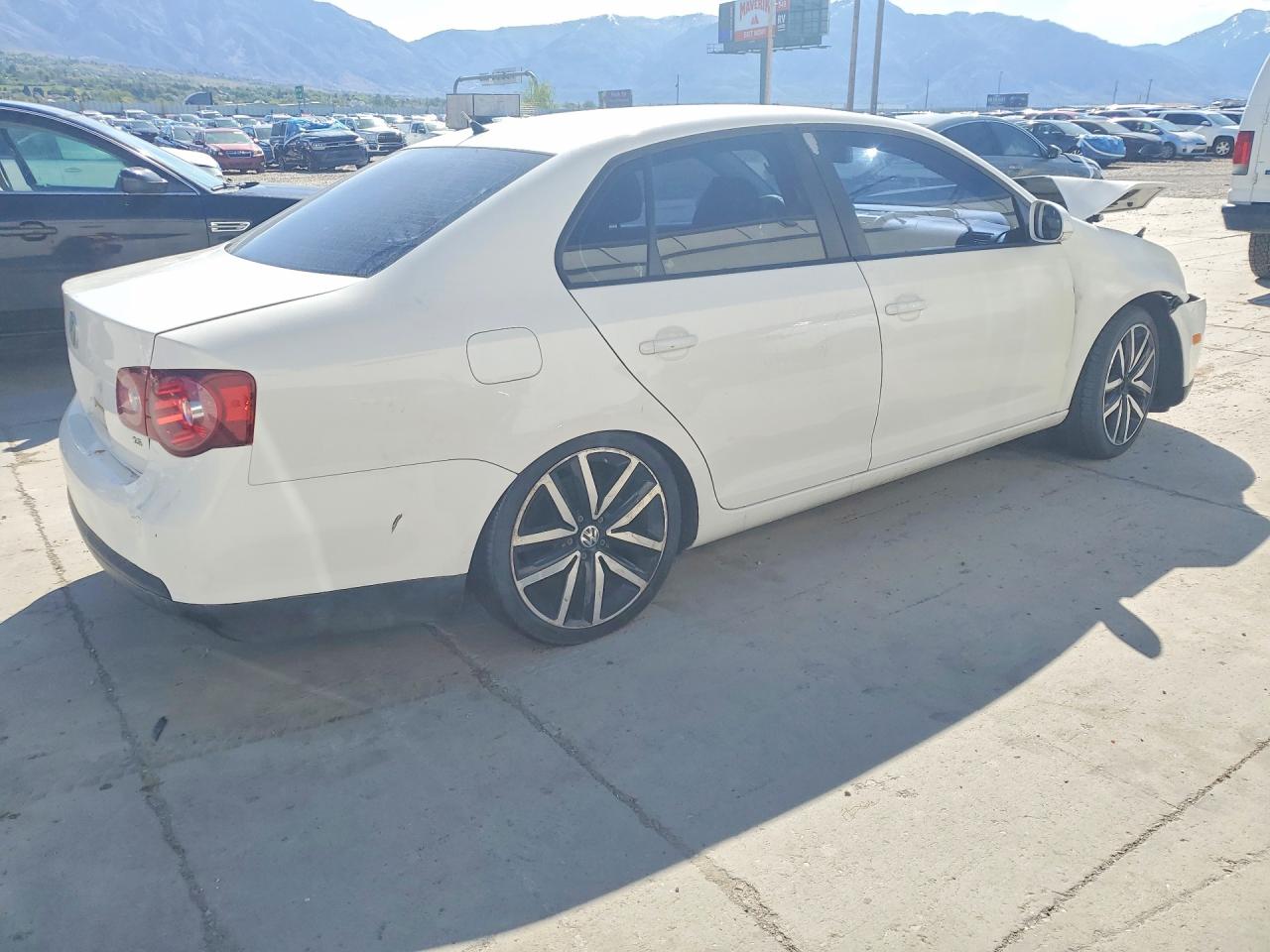 2010 Volkswagen Jetta S White vin: 3VWJZ7AJ0AM074282