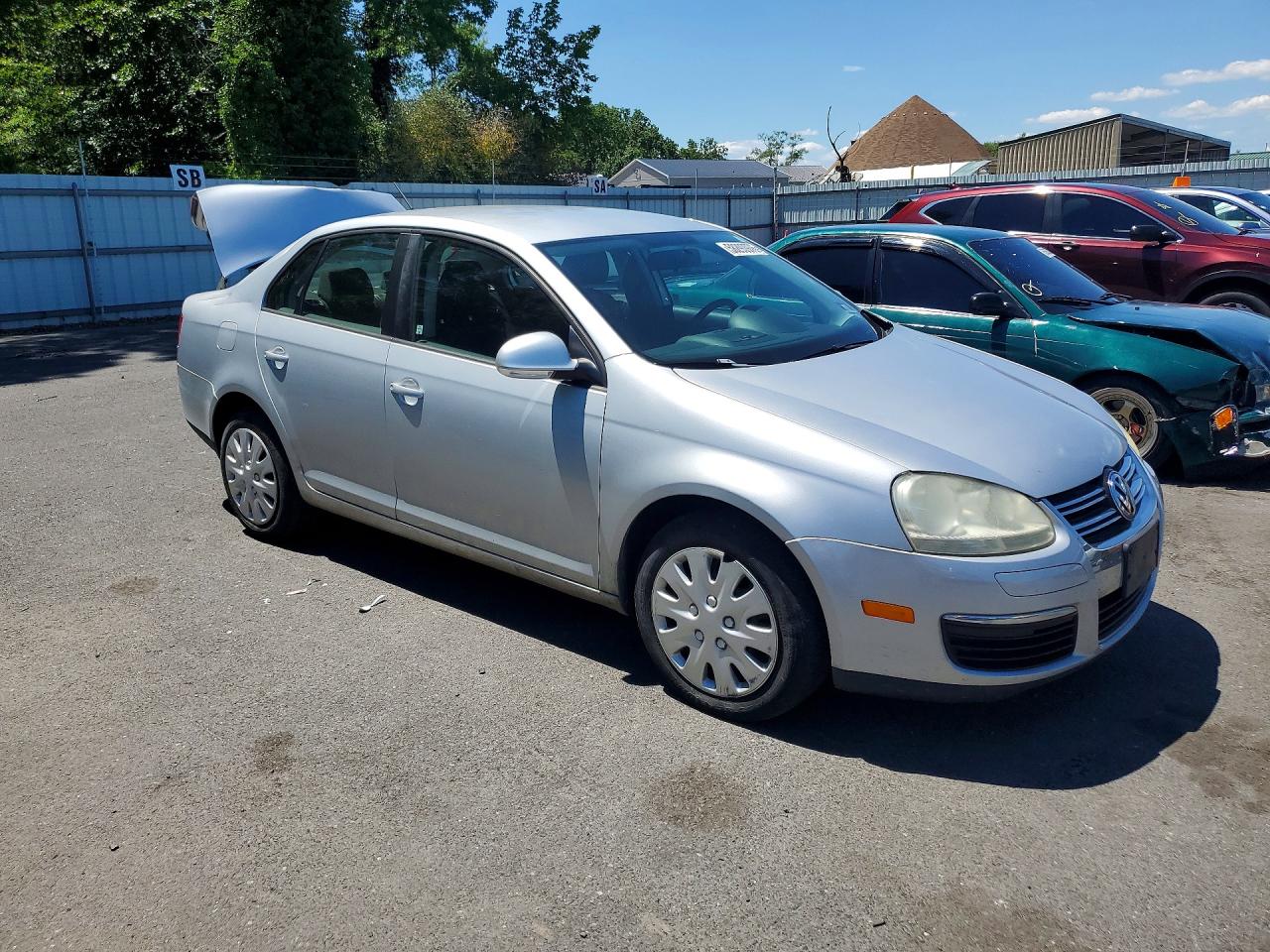 2010 Volkswagen Jetta S Silver vin: 3VWJZ7AJ2AM008672