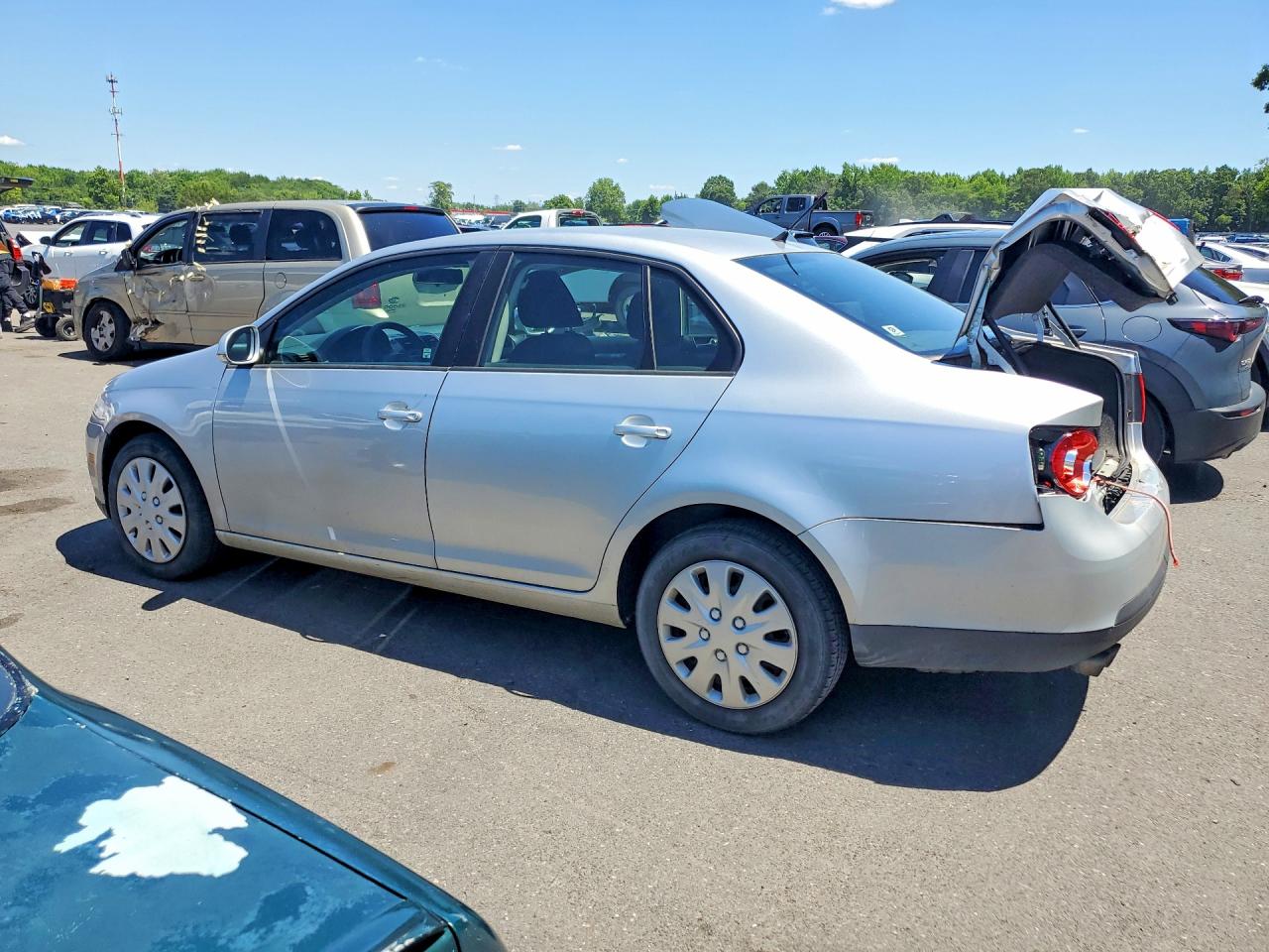 2010 Volkswagen Jetta S Silver vin: 3VWJZ7AJ2AM008672