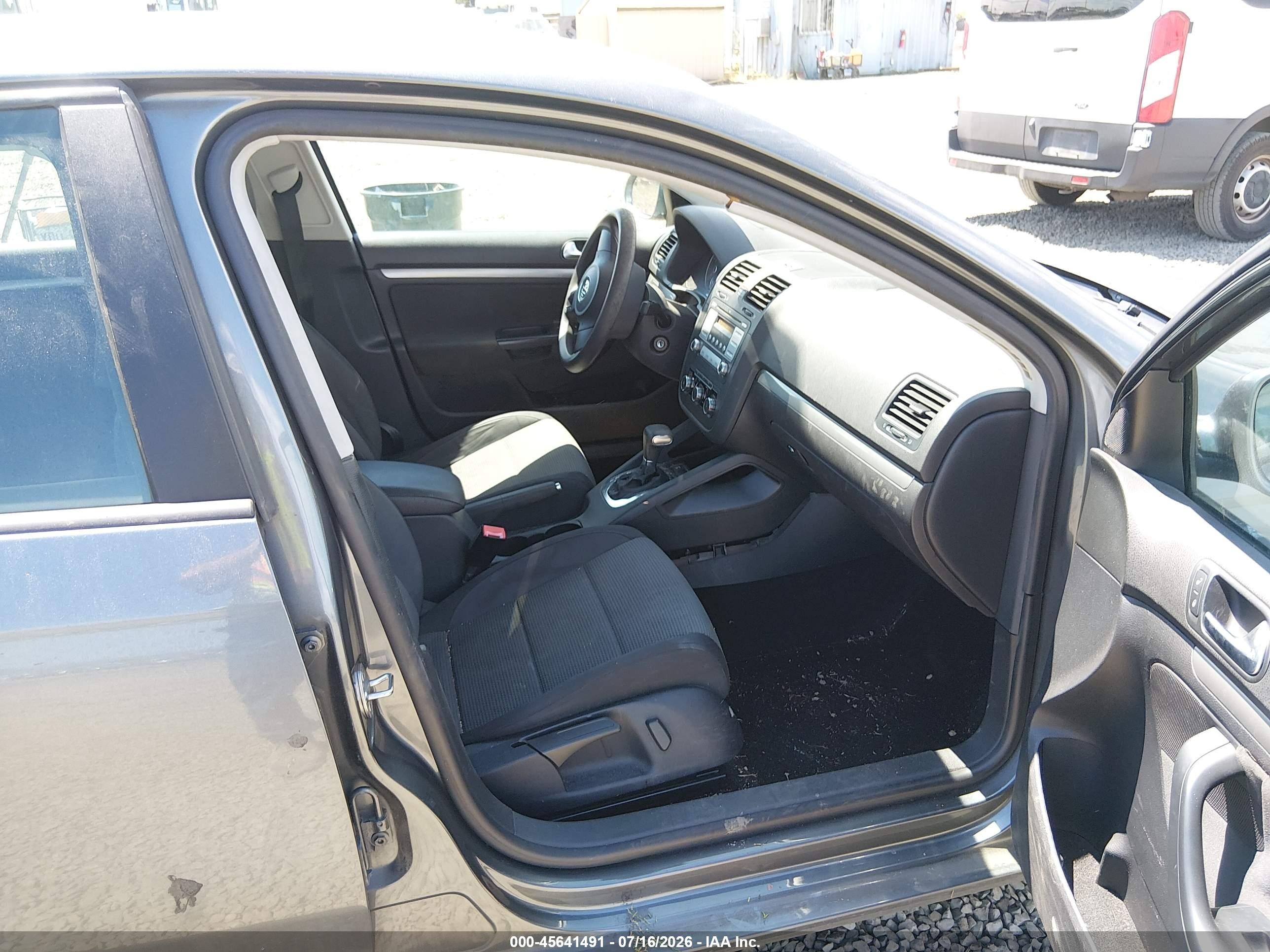 2010 Volkswagen Jetta S Silver vin: 3VWJZ7AJ2AM018764