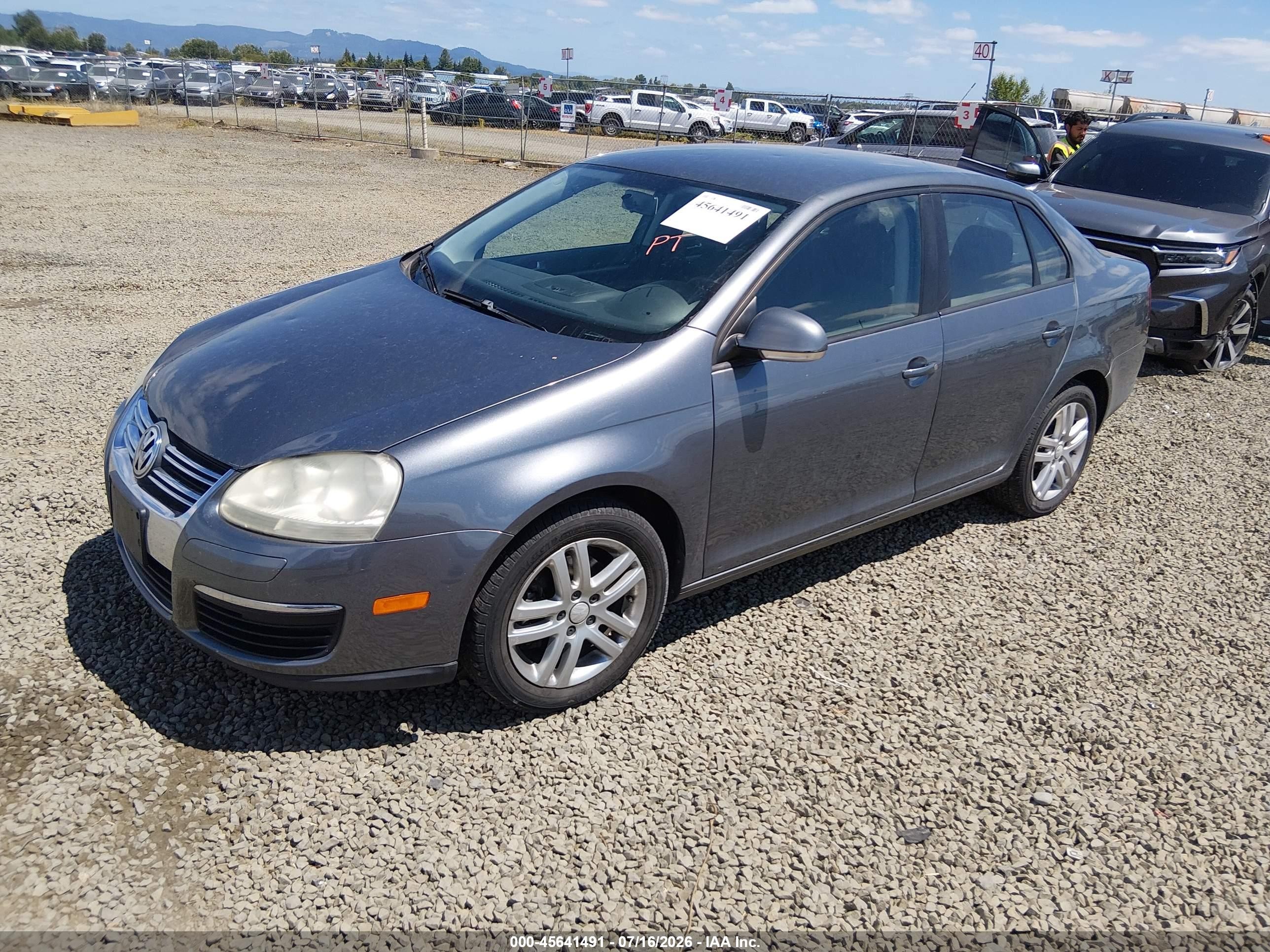 2010 Volkswagen Jetta S Silver vin: 3VWJZ7AJ2AM018764