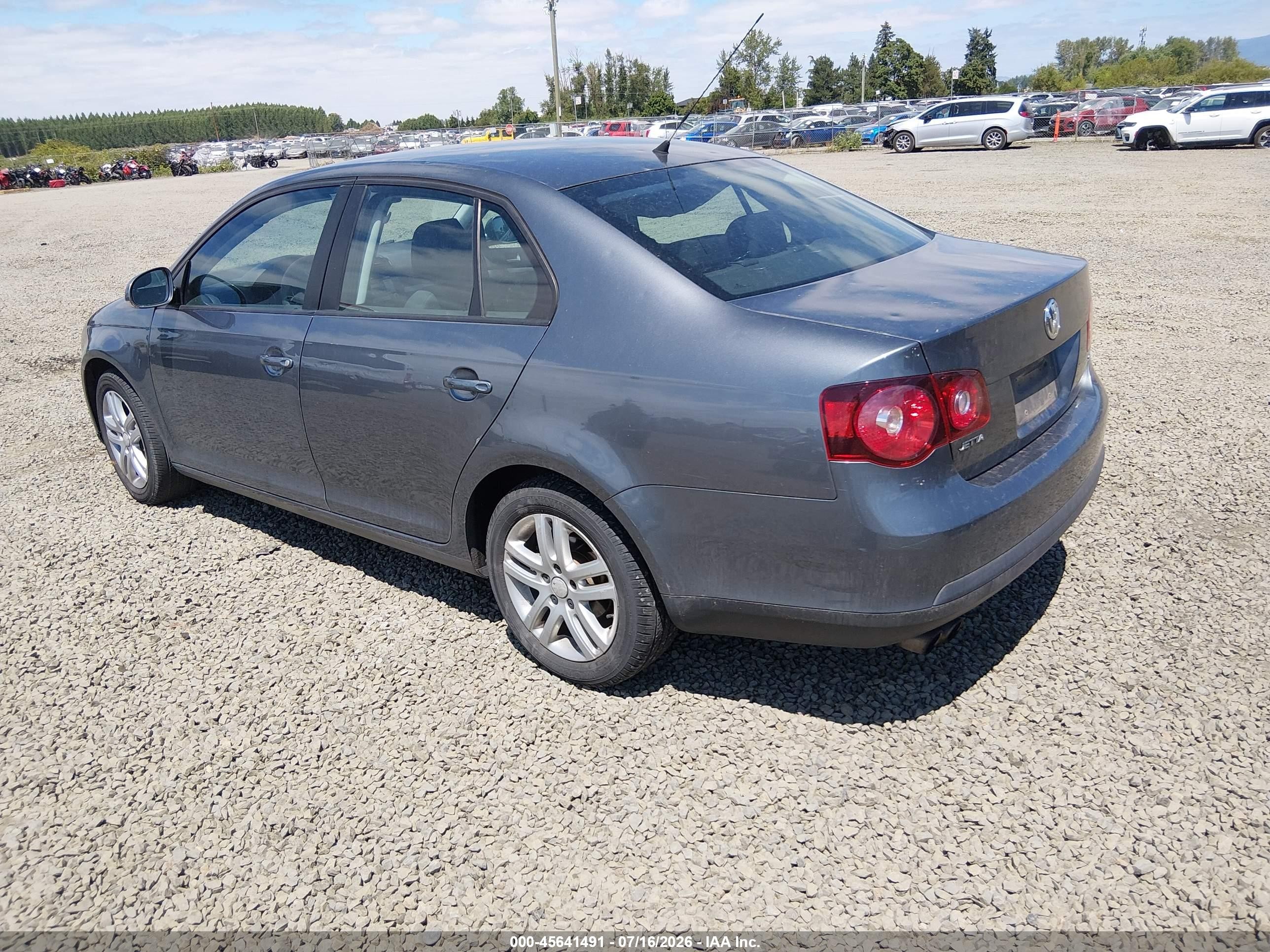 2010 Volkswagen Jetta S Silver vin: 3VWJZ7AJ2AM018764
