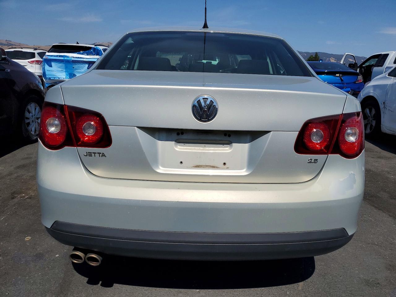 2010 Volkswagen Jetta S Silver vin: 3VWJZ7AJ3AM079590